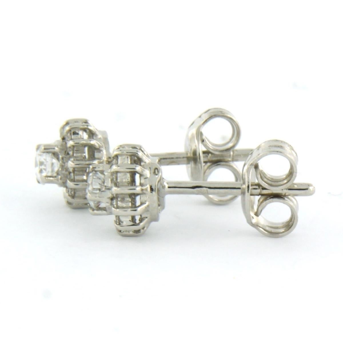 Taille brillant Boucles d'oreilles Cluster studs avec diamants taille brillant jusqu'à 0.34ct Or blanc 18k en vente