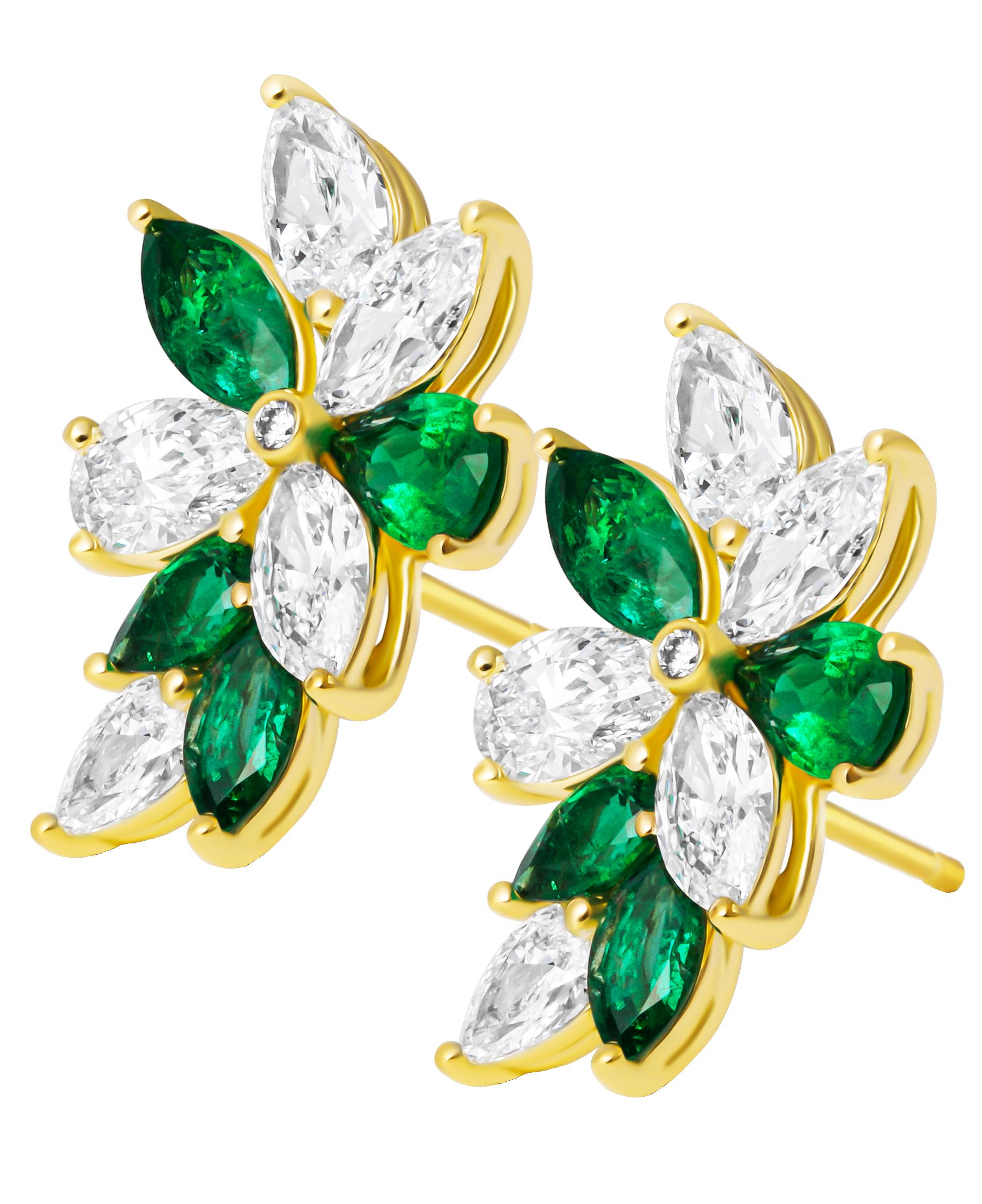 Pendientes Racimo con Diamantes y Esmeraldas Verdes
en oro amarillo de 18 quilates

Esmeraldas verdes:
Forma de pera 2 piedras 0.34CT
Forma de pera 4 piedras 1.04CT
Marquesina 2 piedras 0,40CT
Marquesina 2 piedras 0,68CT
TOTAL