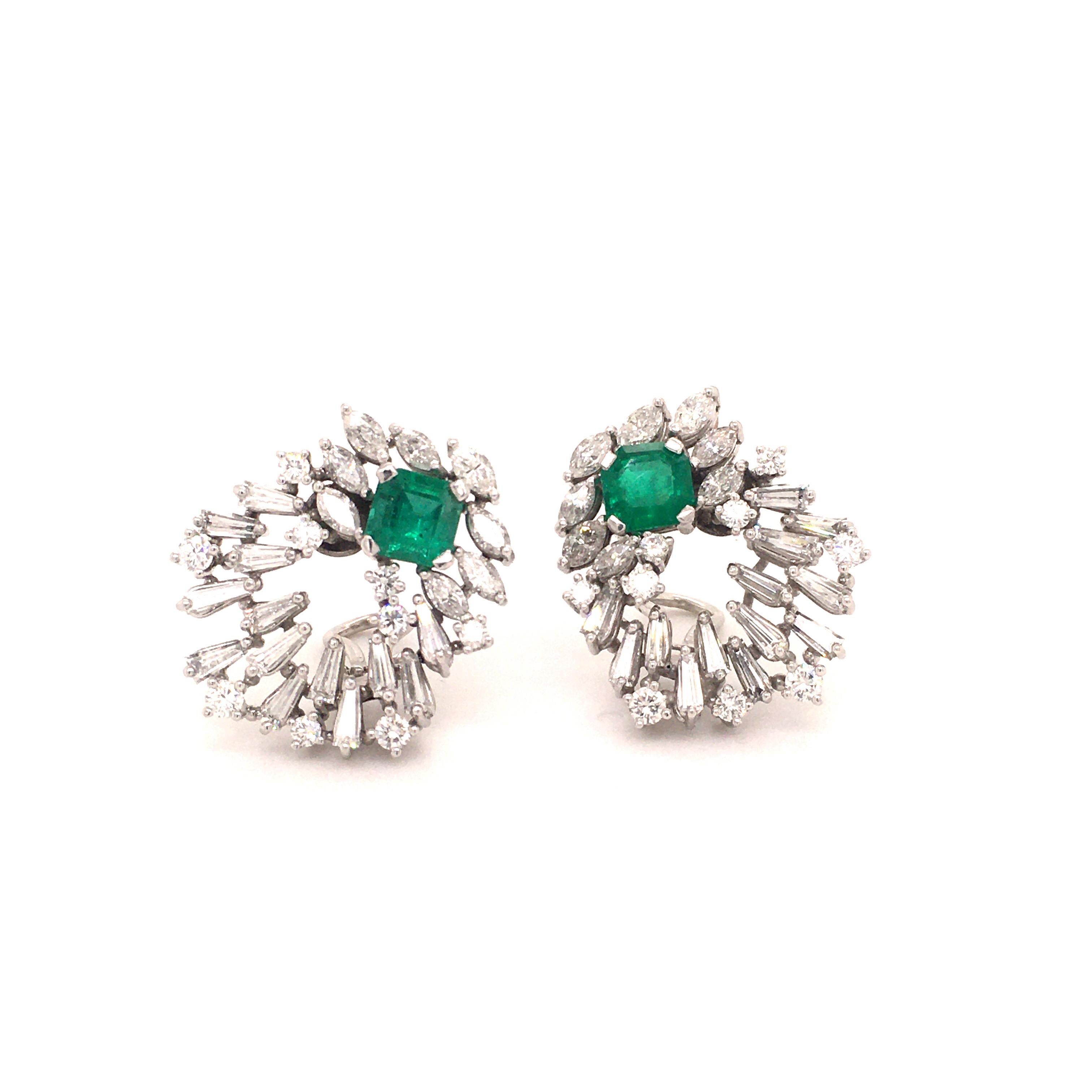 Cluster Emerald and Diamond Earclips in 18 Karat White Gold In Good Condition In Lucerne, CH