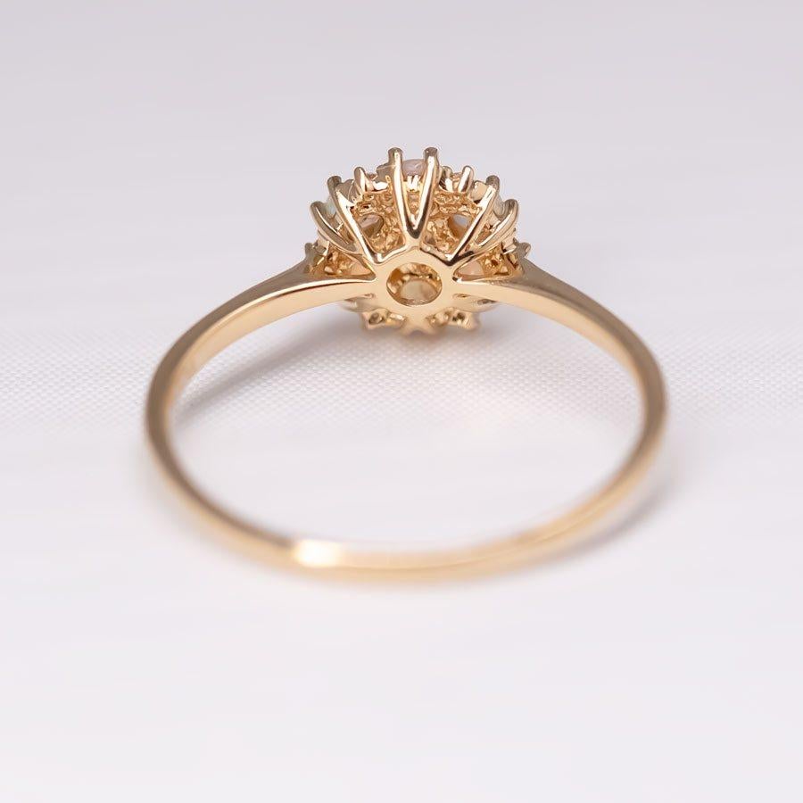 Bague de fiançailles grappe en or jaune 18 carats, opale massive et diamants Unisexe en vente