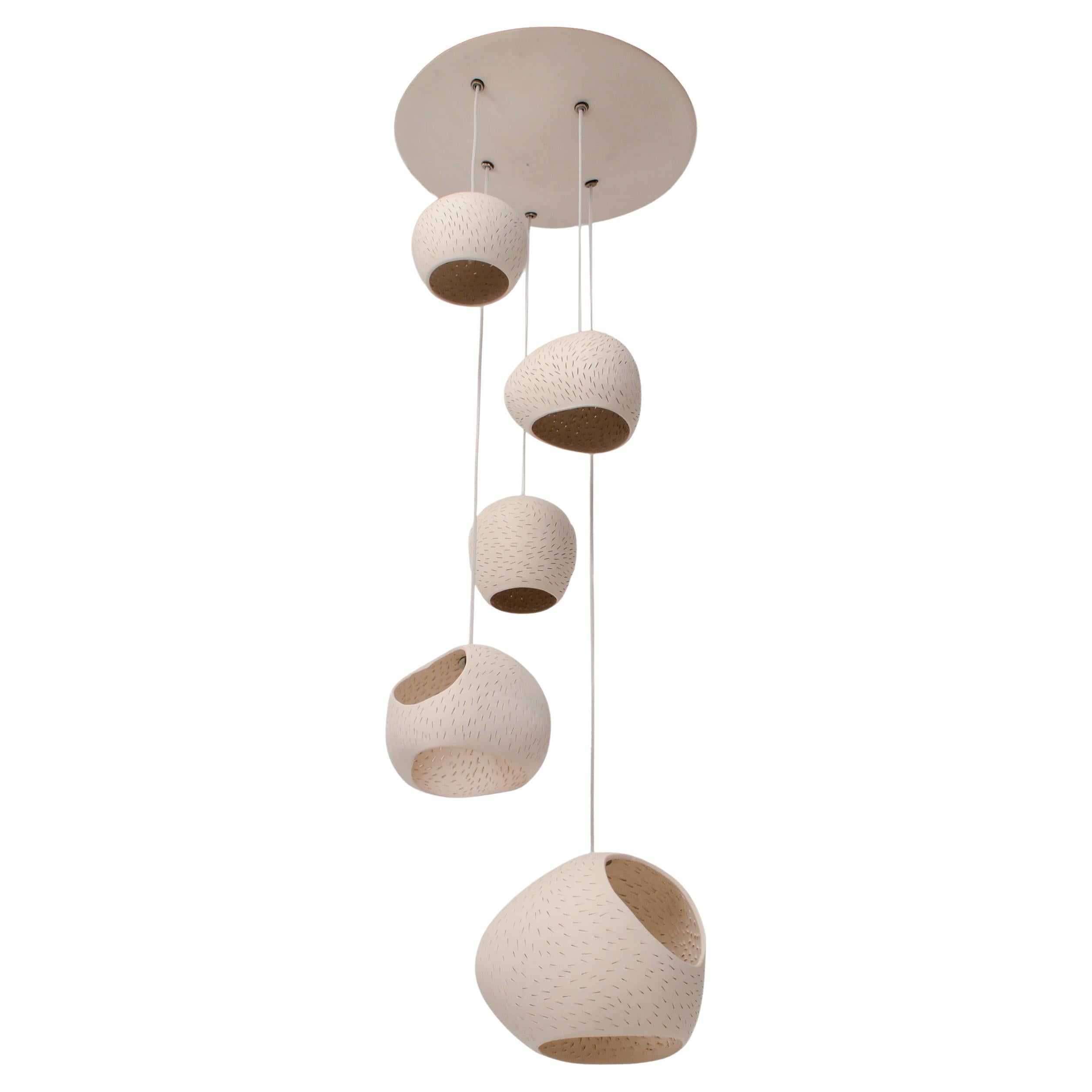 GROUPE CINQ • Ligne • Lampe suspendue en céramique faite à la main • Lustre contemporain