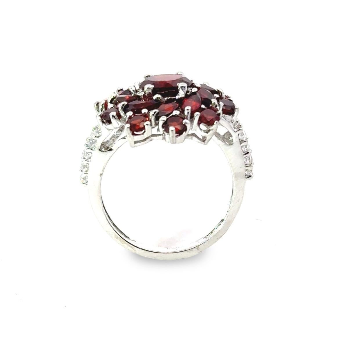 For Sale:  Cluster Garnet Cocktail Ring in Red Gemstone Vintage Ring Gift for Mom in Silver 3