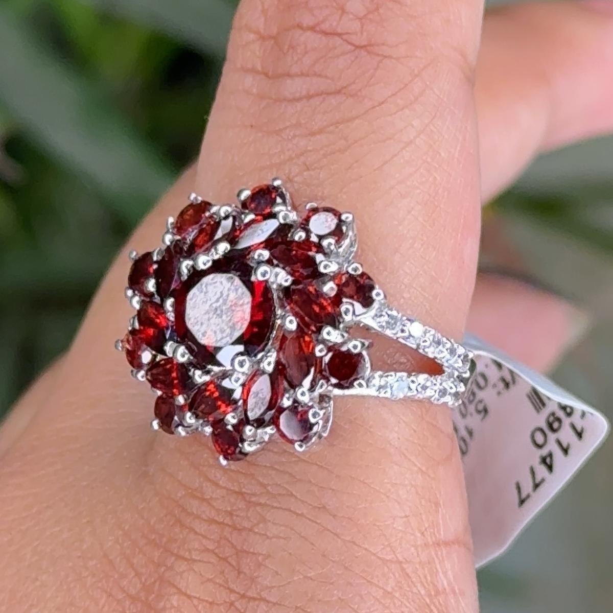 For Sale:  Cluster Garnet Cocktail Ring in Red Gemstone Vintage Ring Gift for Mom in Silver 4