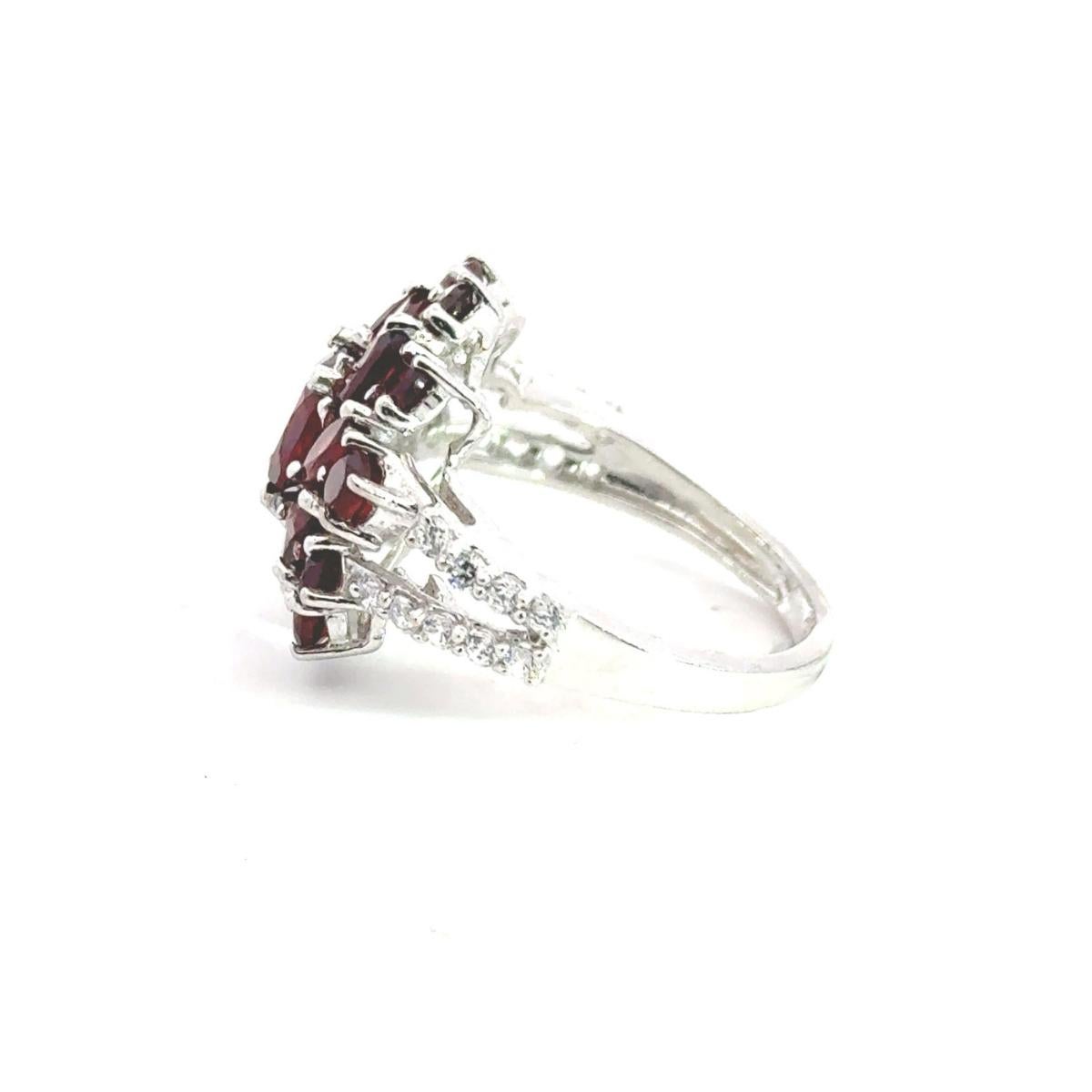 For Sale:  Cluster Garnet Cocktail Ring in Red Gemstone Vintage Ring Gift for Mom in Silver 5