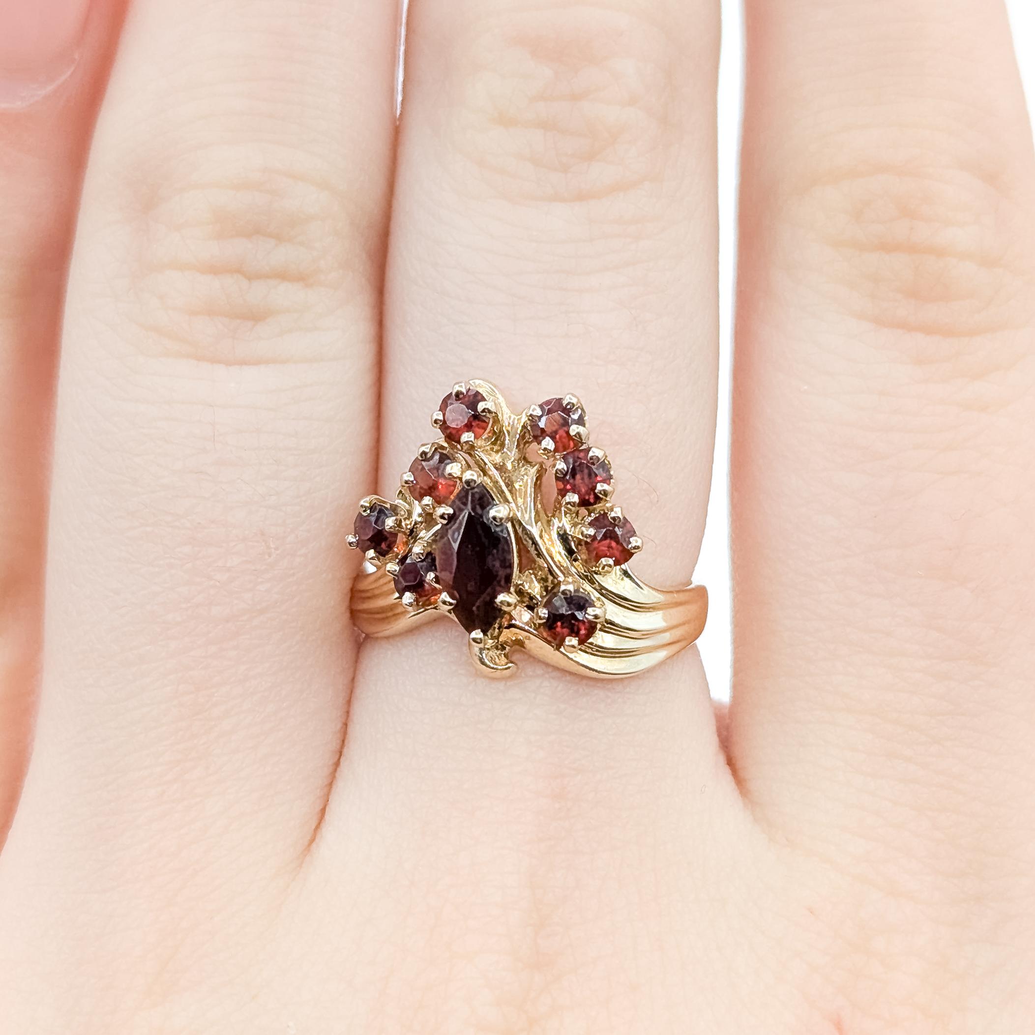 Bague en or jaune 14k avec grenat en grappe Pour femmes en vente