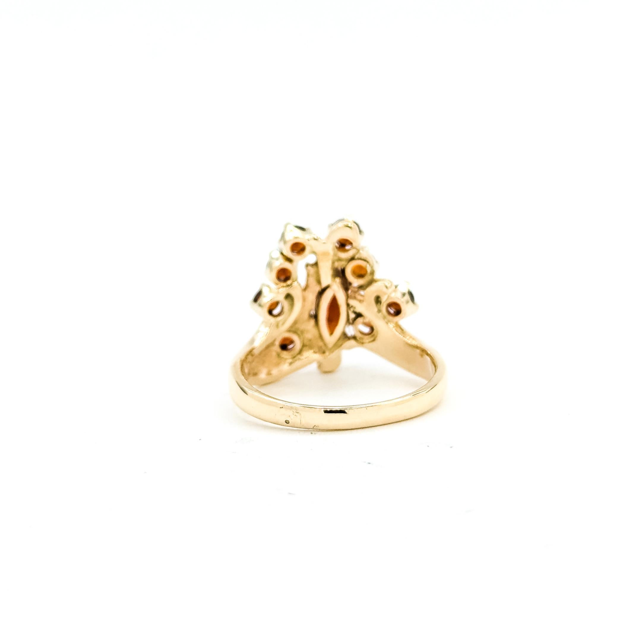 Bague en or jaune 14k avec grenat en grappe en vente 2