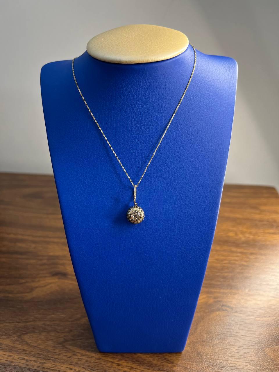 Donna Cluster Halo of Cognac Champagne Fancy Diamonds Collana con catena in oro 14K in vendita