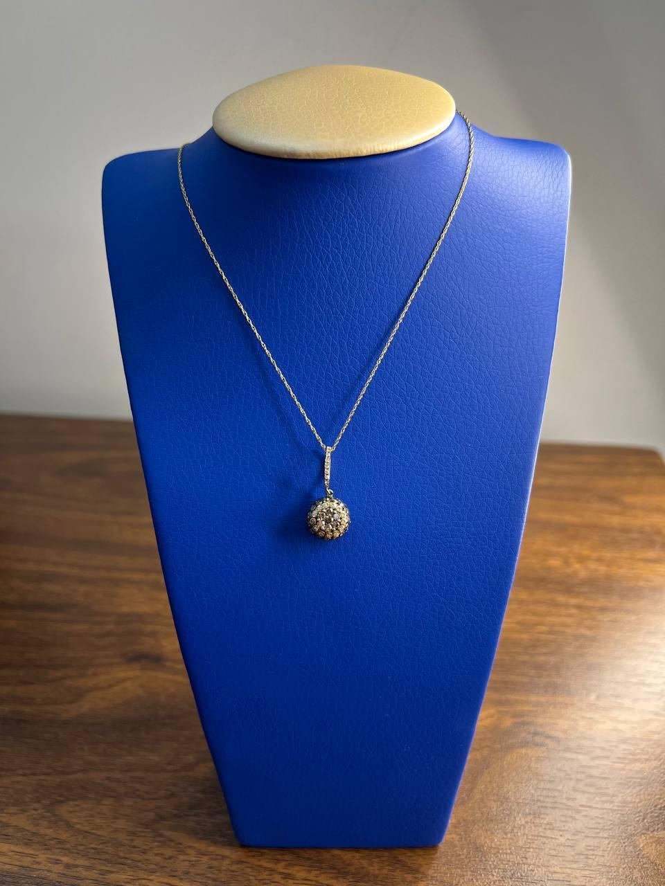Cluster Halo of Cognac Champagne Fancy Diamonds Collana con catena in oro 14K in vendita 1