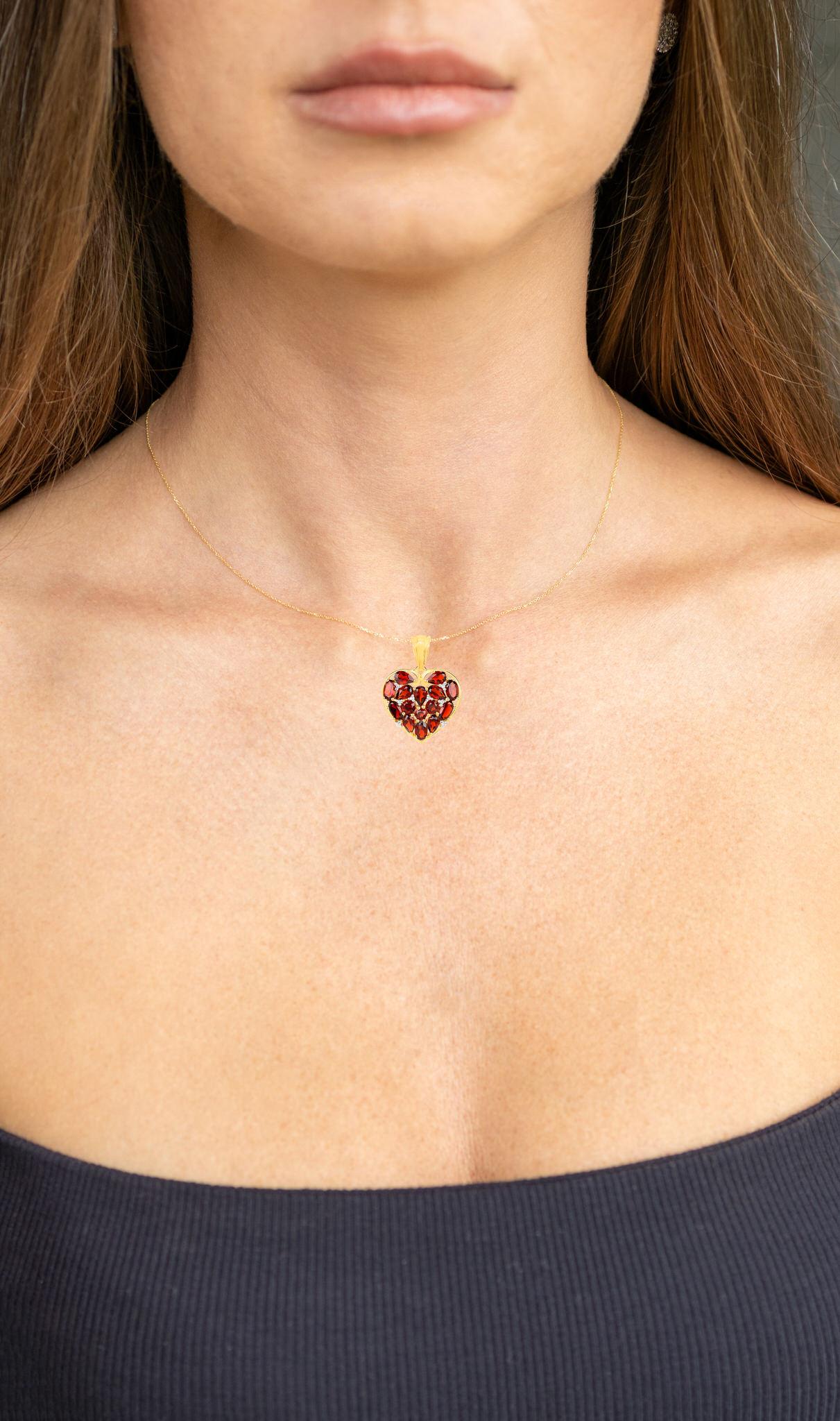 Contemporary Cluster Heart Pendant Necklace Garnet 3.78 Carats 18K Yellow Gold Silver For Sale