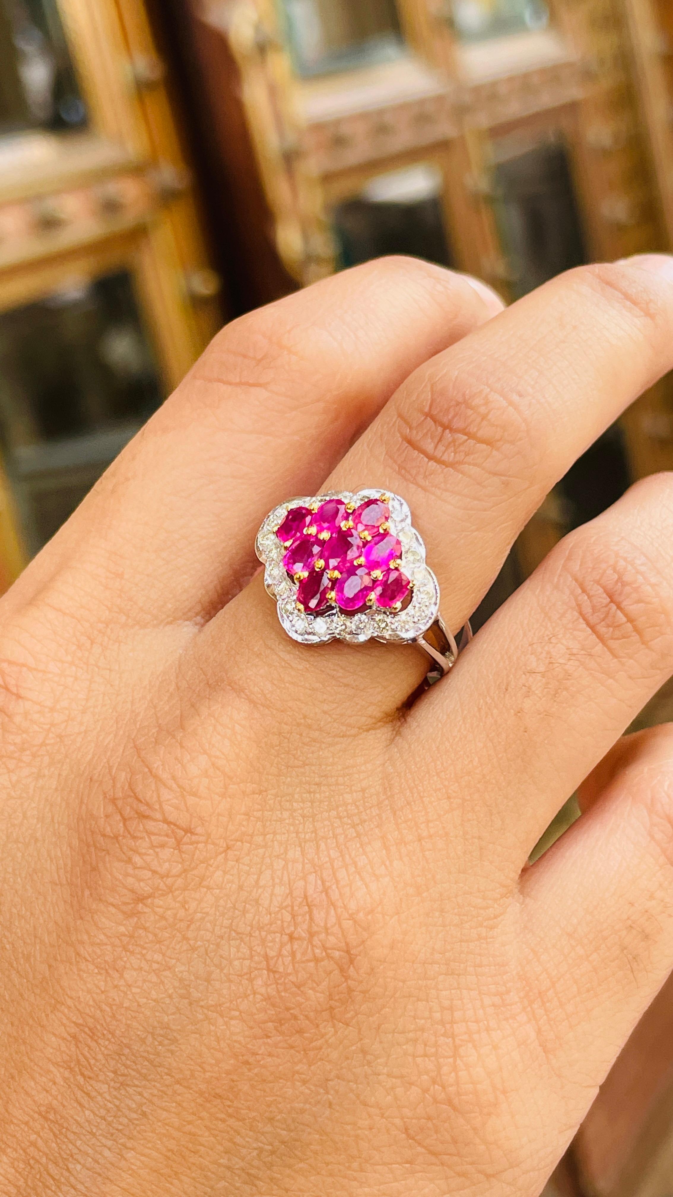 Im Angebot: Cluster-Cocktailring mit natürlichem Rubin und Diamanten aus 14k massivem Weißgold () 5
