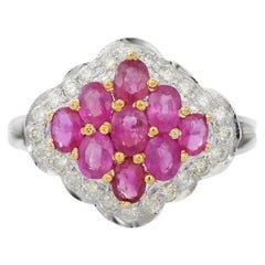 Cluster-Cocktailring mit natürlichem Rubin und Diamanten aus 14k massivem Weißgold