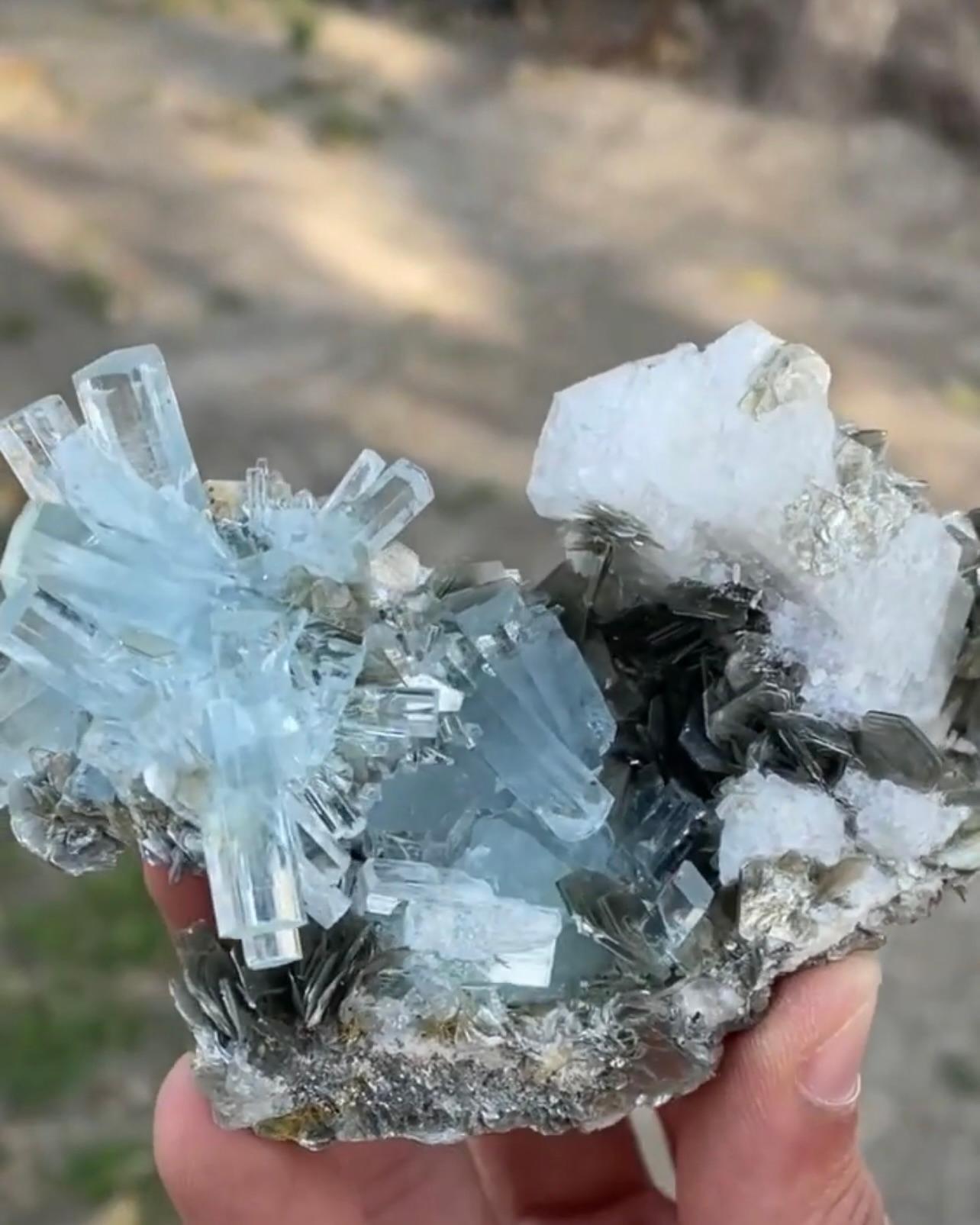 Cluster Of Aquamarine Crystals Perched On Matrix From Pakistan In Good Condition For Sale In Peshawar, PK