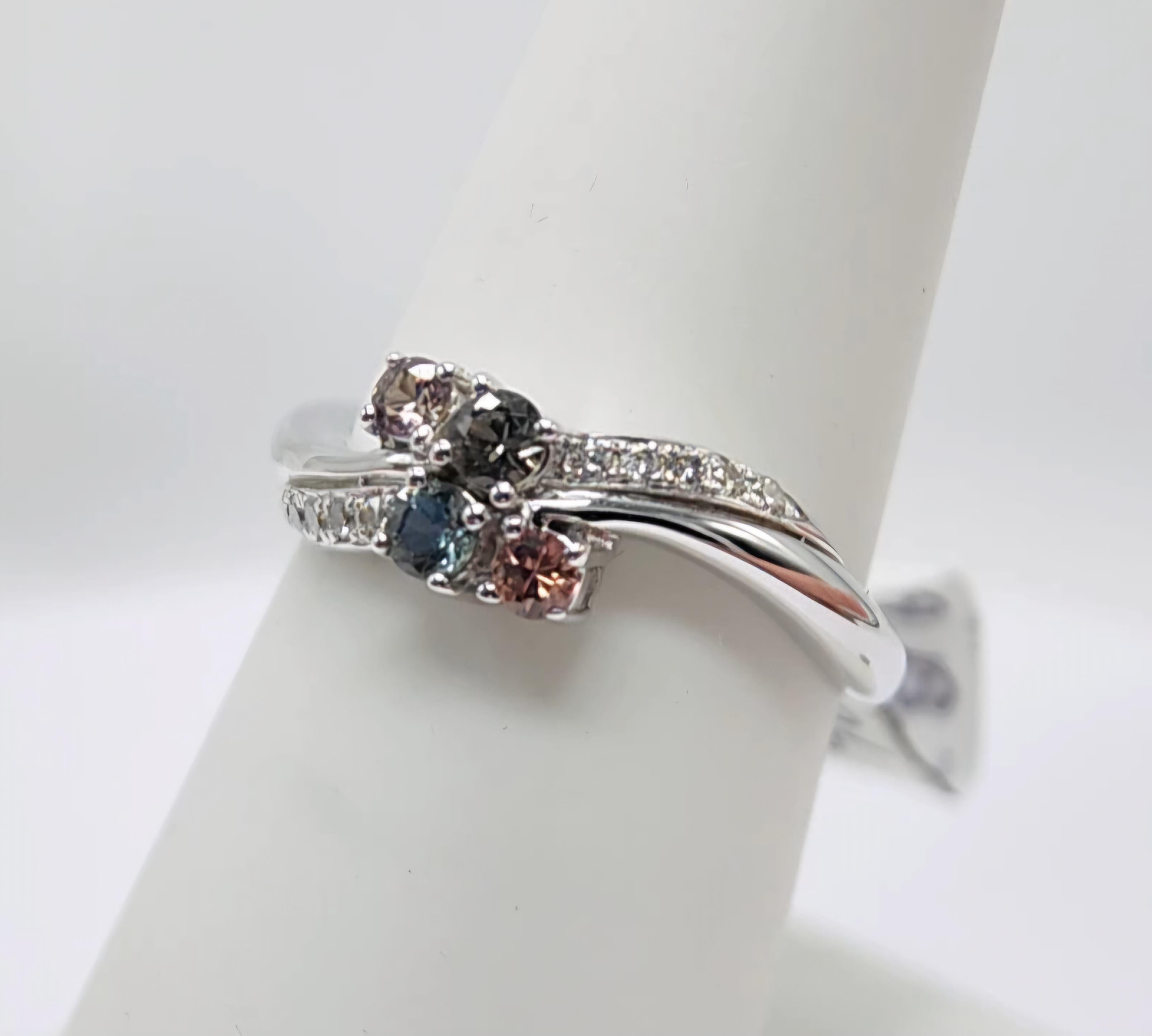Cluster-Ring aus 18 Karat Weißgold mit Montana-Saphir und Diamant im Angebot 5