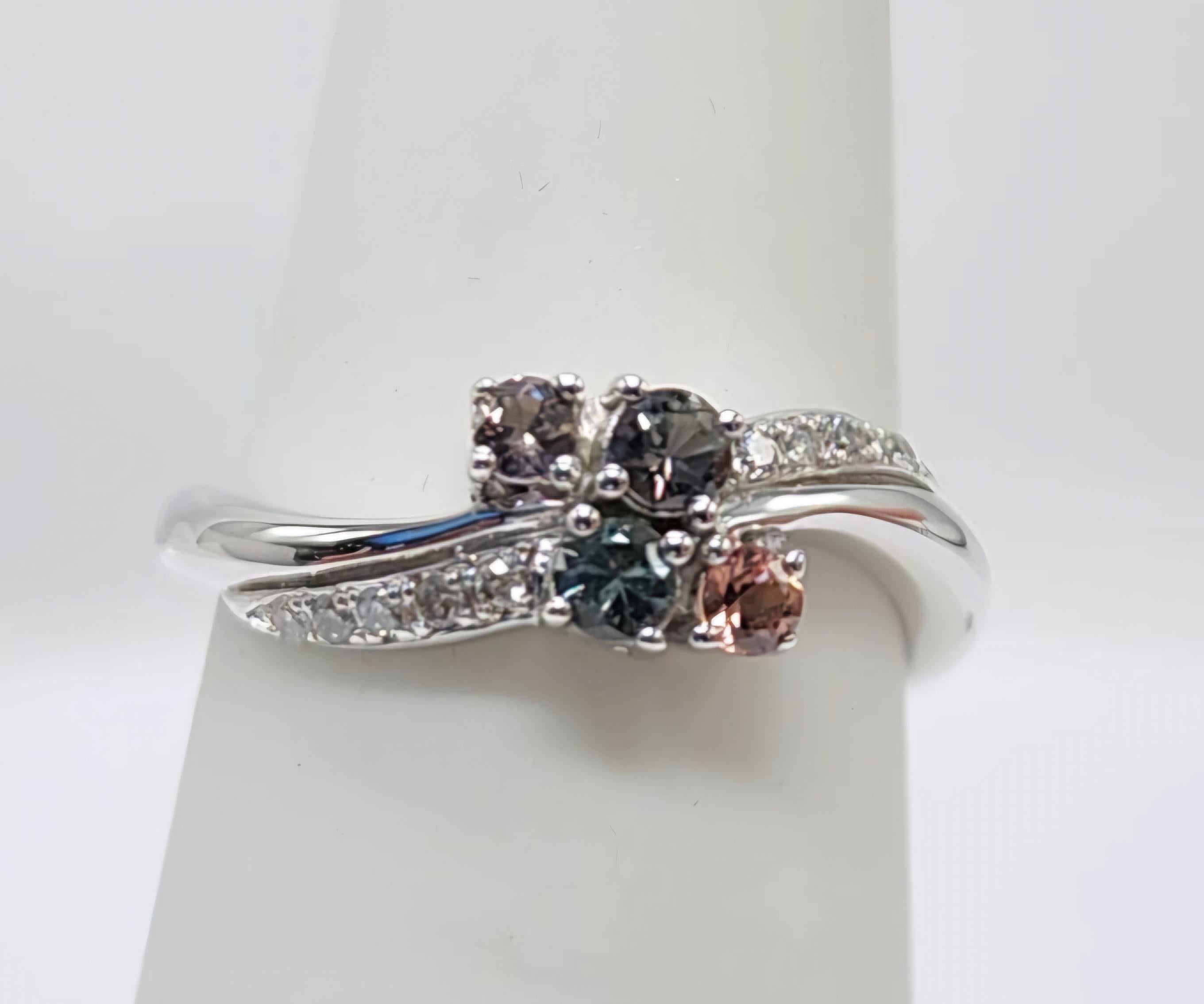 Cluster-Ring aus 18 Karat Weißgold mit Montana-Saphir und Diamant im Angebot 6