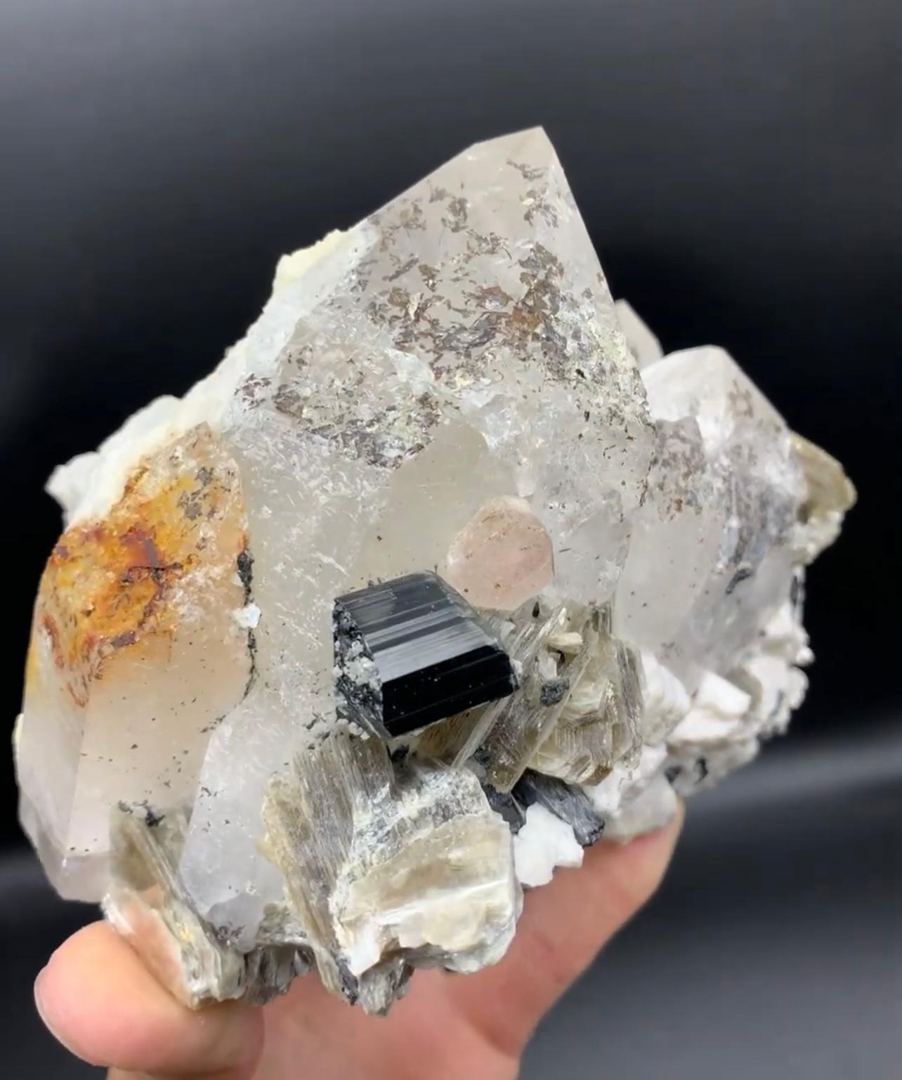 Cluster Of Pointed Terminated Quartz With Apatite And Schorl From Pakistan In Good Condition For Sale In Peshawar, PK