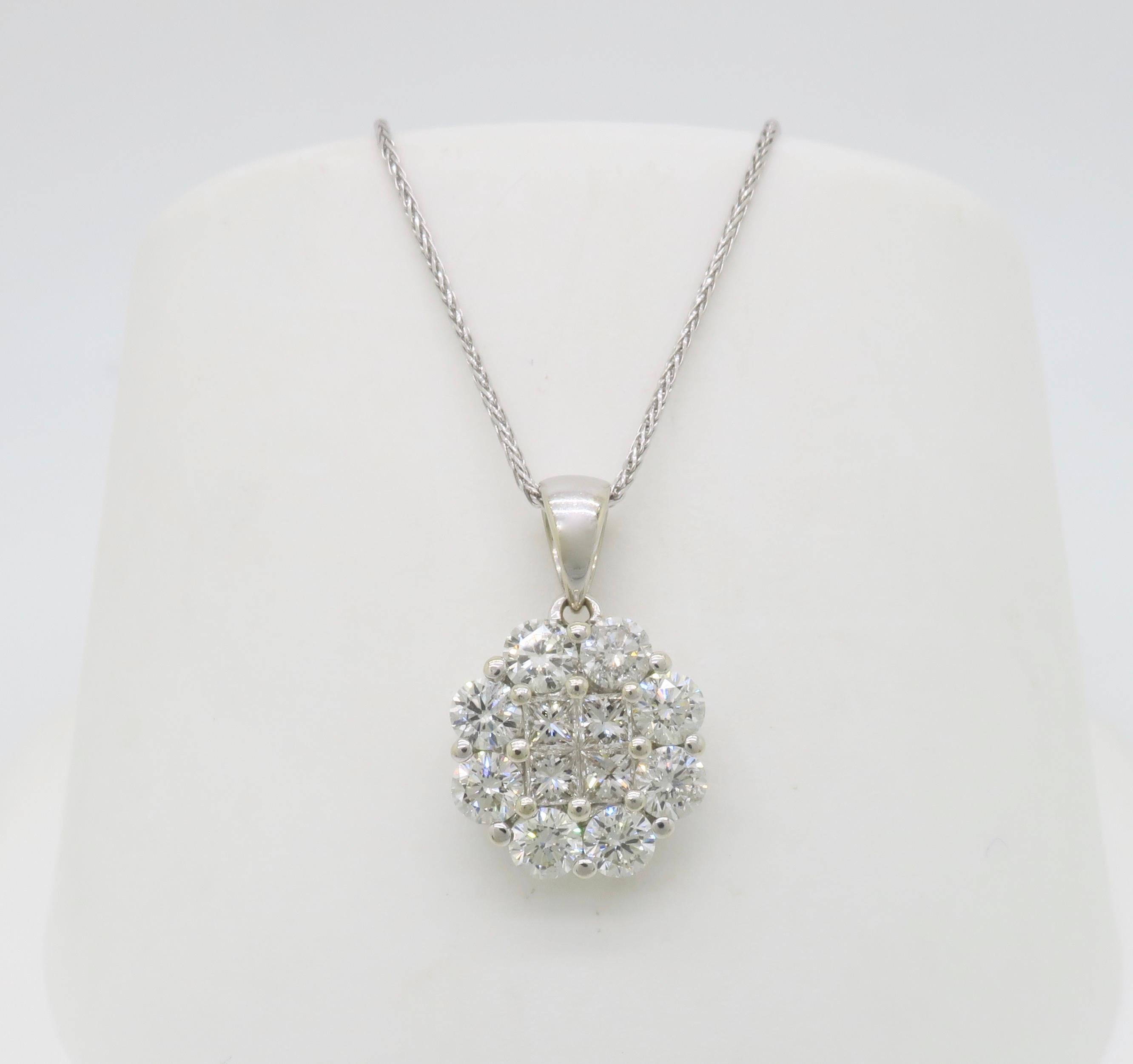 Ciondolo a grappolo con 1,60 CTW di diamanti in oro bianco 14k In condizioni Nuovo in vendita a Webster, NY