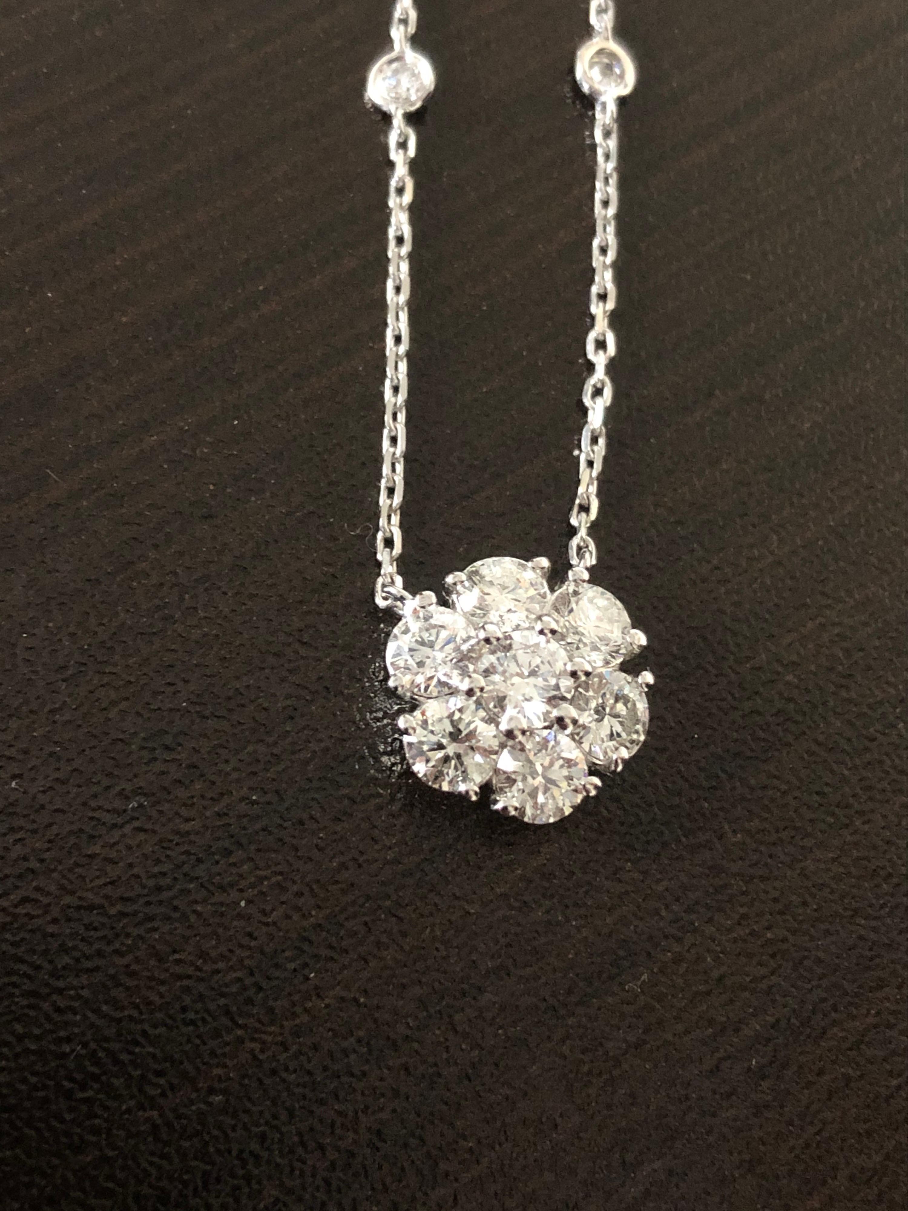 Pendentif grappe sur chaîne en forme de diamant par Yard Neuf - En vente à Great Neck, NY