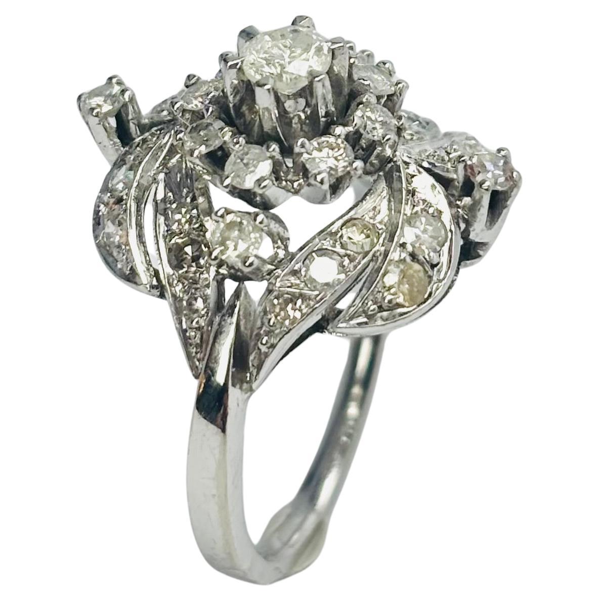 in vendita:  Cluster Retro Ring 1940 Natural Diamond 1.52 Ctw. White Gold 18 Karat 10