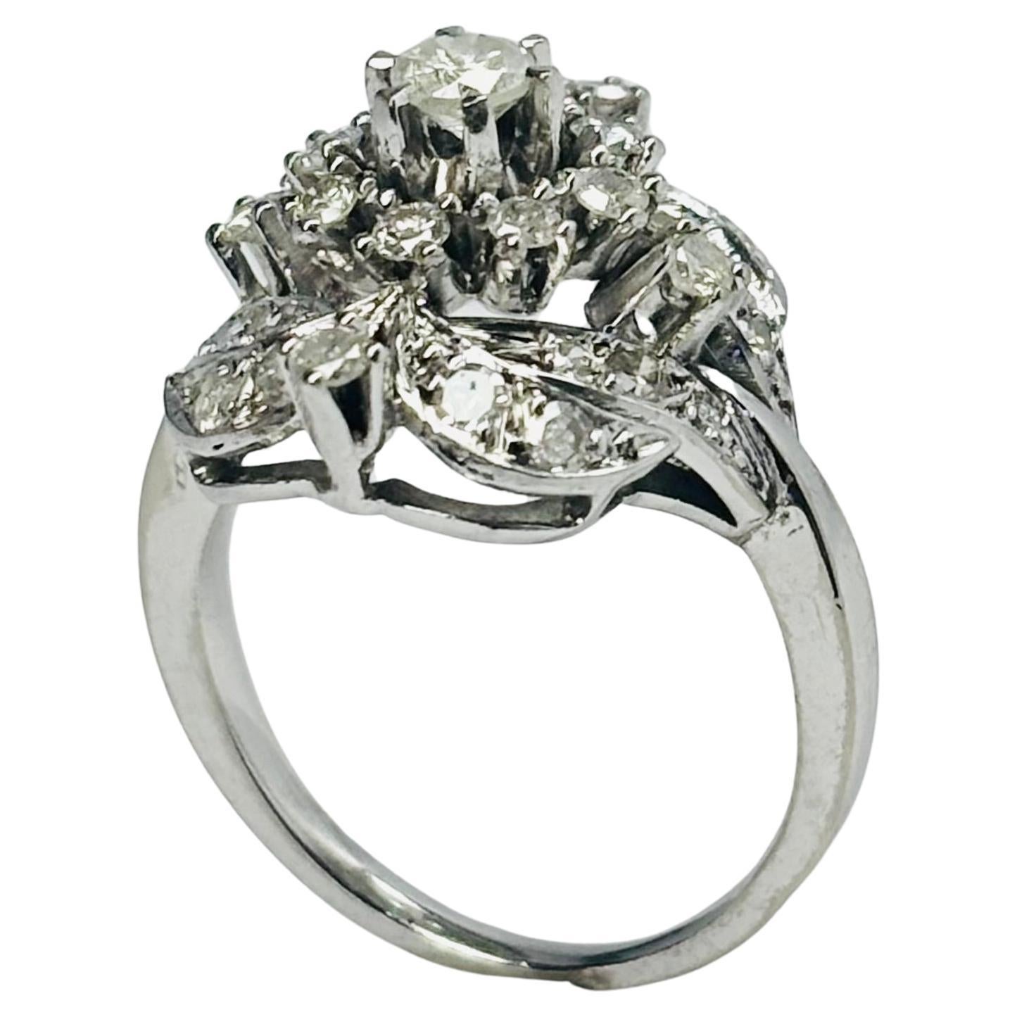 in vendita:  Cluster Retro Ring 1940 Natural Diamond 1.52 Ctw. White Gold 18 Karat 12