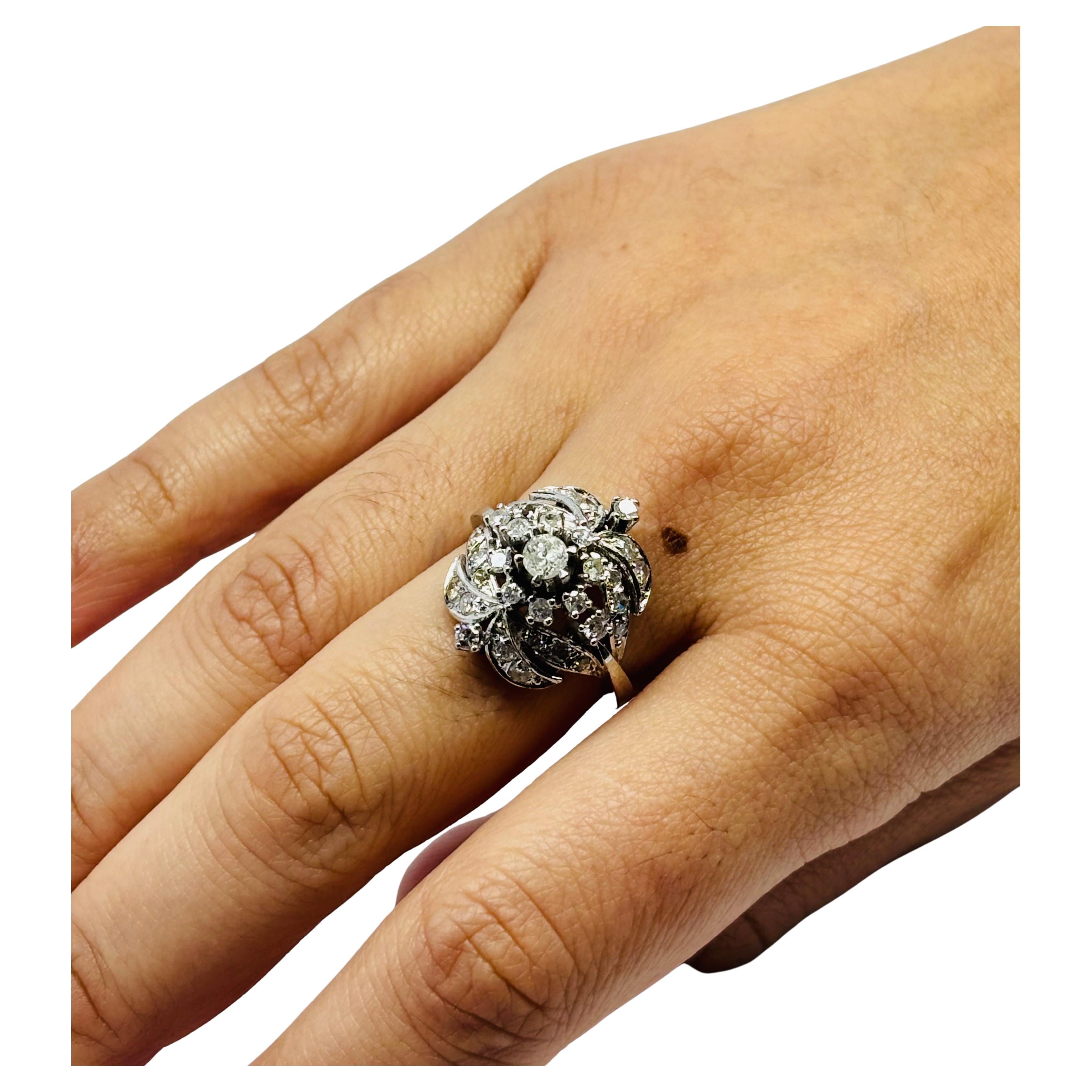 in vendita:  Cluster Retro Ring 1940 Natural Diamond 1.52 Ctw. White Gold 18 Karat 14