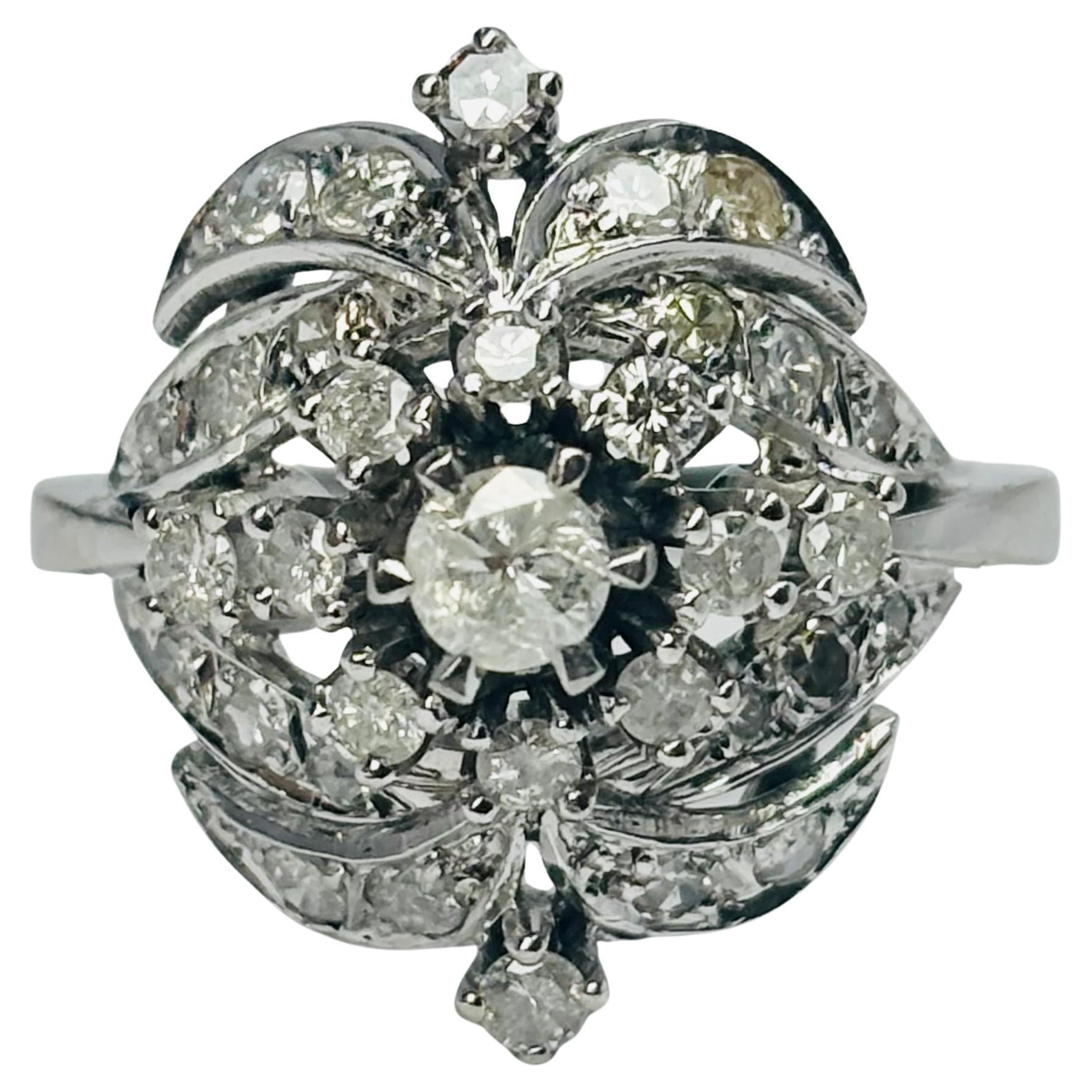 in vendita:  Cluster Retro Ring 1940 Natural Diamond 1.52 Ctw. White Gold 18 Karat 4