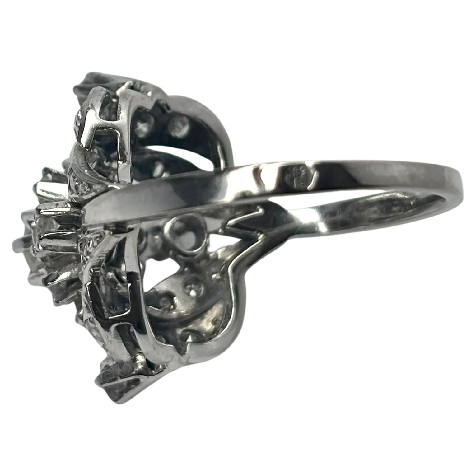 in vendita:  Cluster Retro Ring 1940 Natural Diamond 1.52 Ctw. White Gold 18 Karat 9