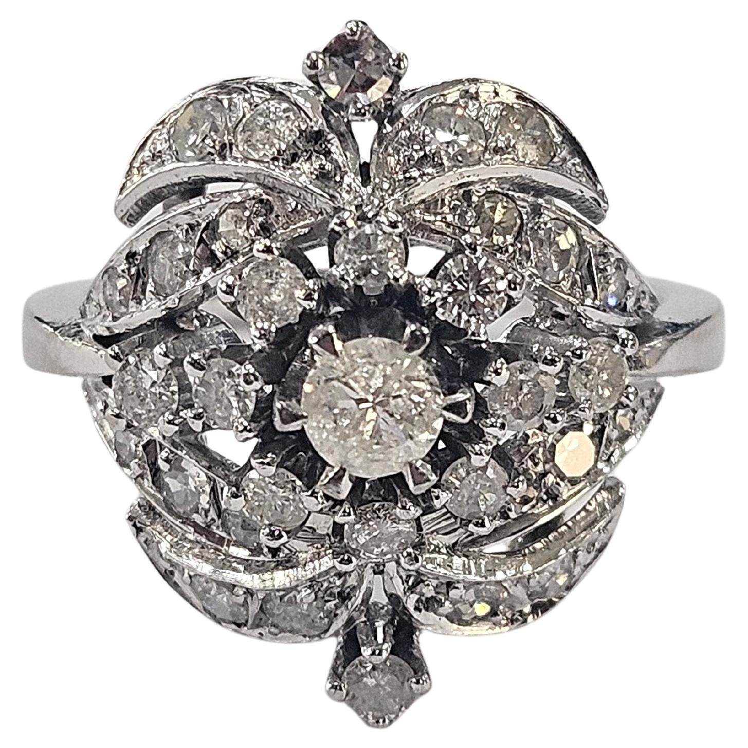 in vendita:  Cluster Retro Ring 1940 Natural Diamond 1.52 Ctw. White Gold 18 Karat