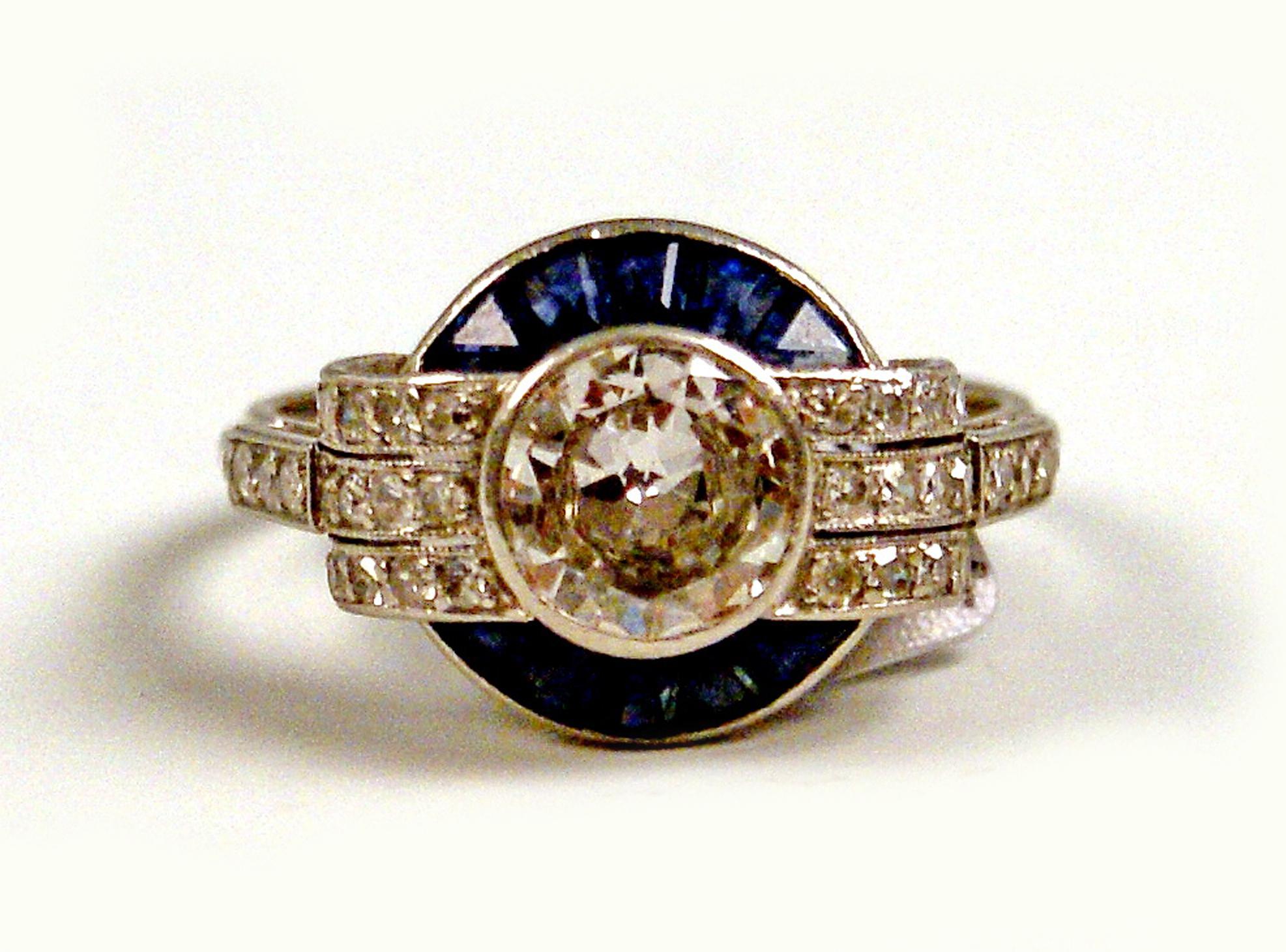Cluster Ring Art Deco Platinum Diamonds 1.60 Carat Sapphires France, circa 1925 In Excellent Condition In Vienna, AT