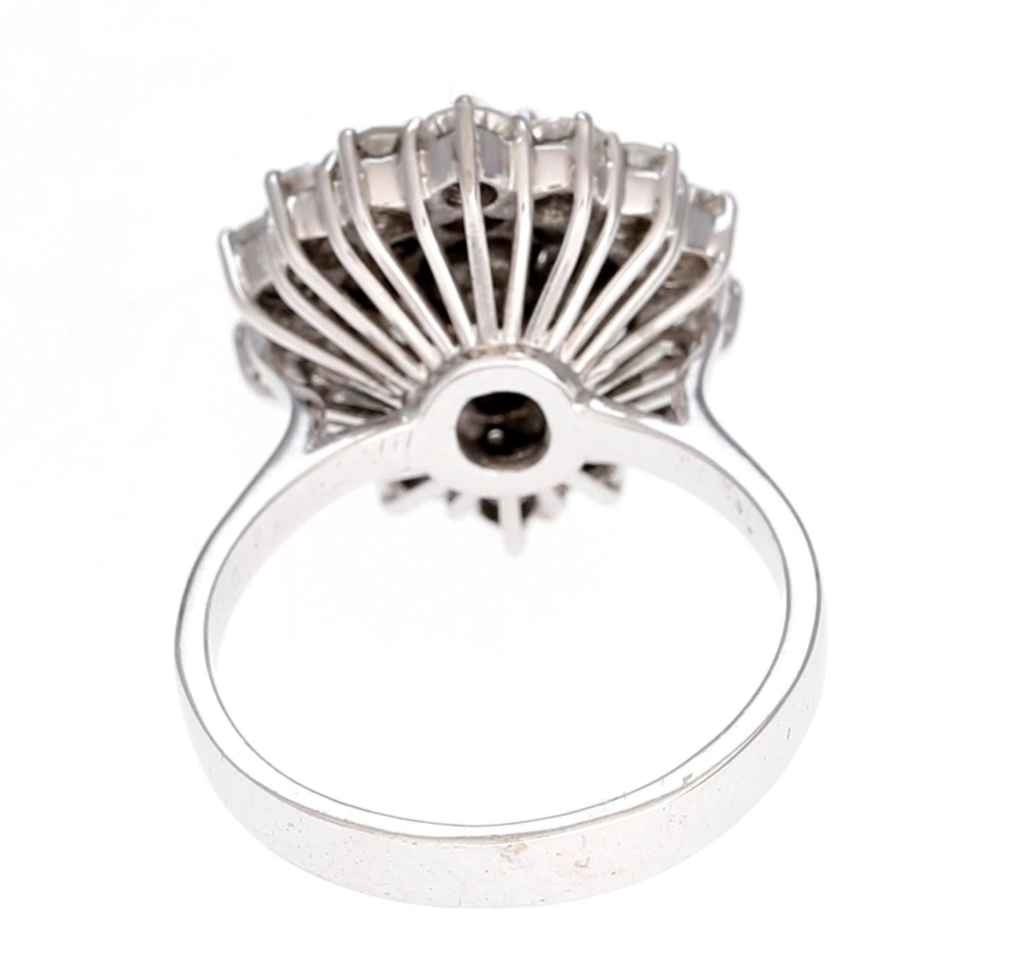 Cluster-Ring, Diamant, Brillantschliff, Weißgold, 18 Karat (Zeitgenössisch) im Angebot