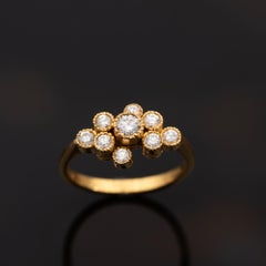 Anello a grappolo in oro giallo 18k con diamanti rotondi