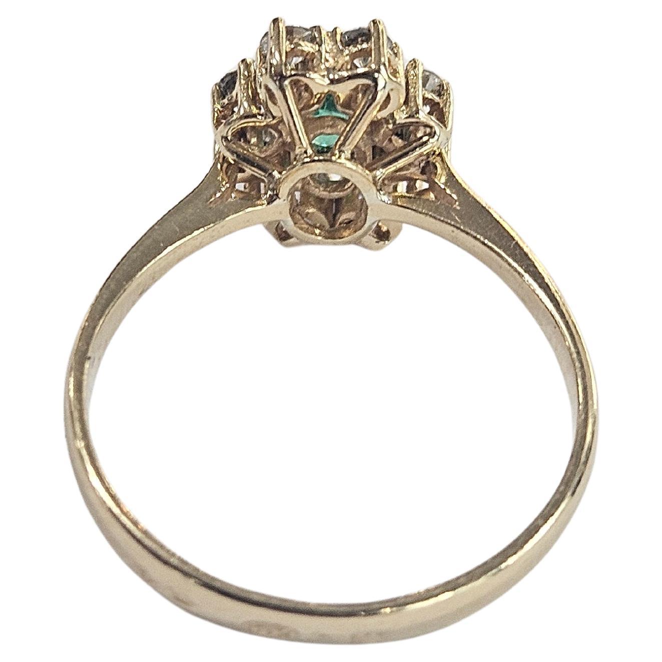 Cluster Ring Natural Emerald Colombia 0.60 Ctw. Diamond Yellow Gold 18 Karat in vendita 5