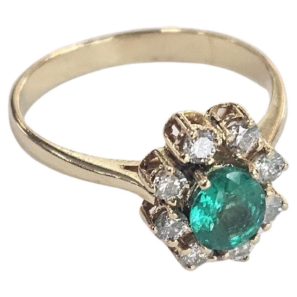 Cluster Ring Natural Emerald Colombia 0.60 Ctw. Diamond Yellow Gold 18 Karat in vendita 3