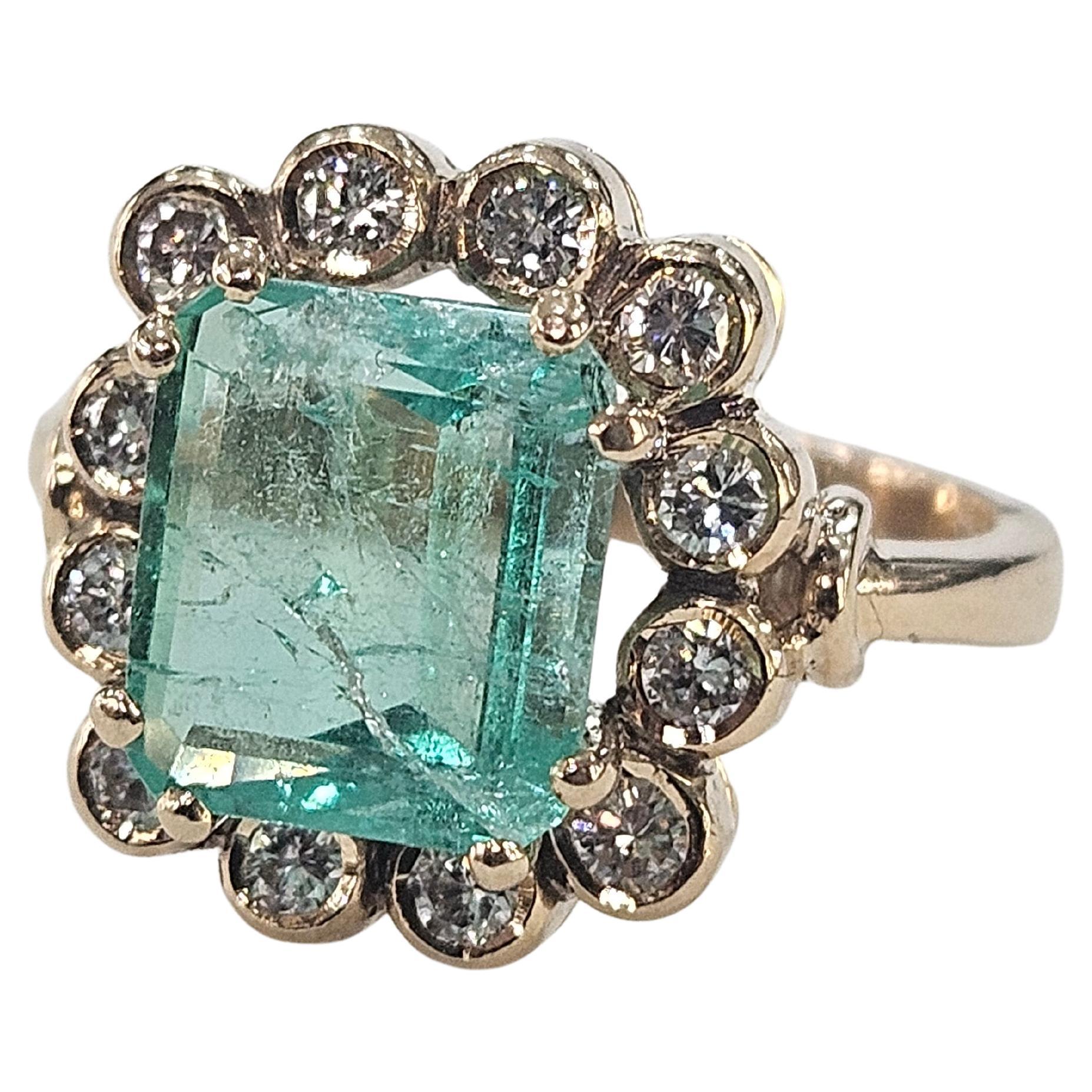 Cluster Ring Natürlicher Smaragd Kolumbien 2,20 Karat Diamant Gelbgold 18 kts im Angebot 5