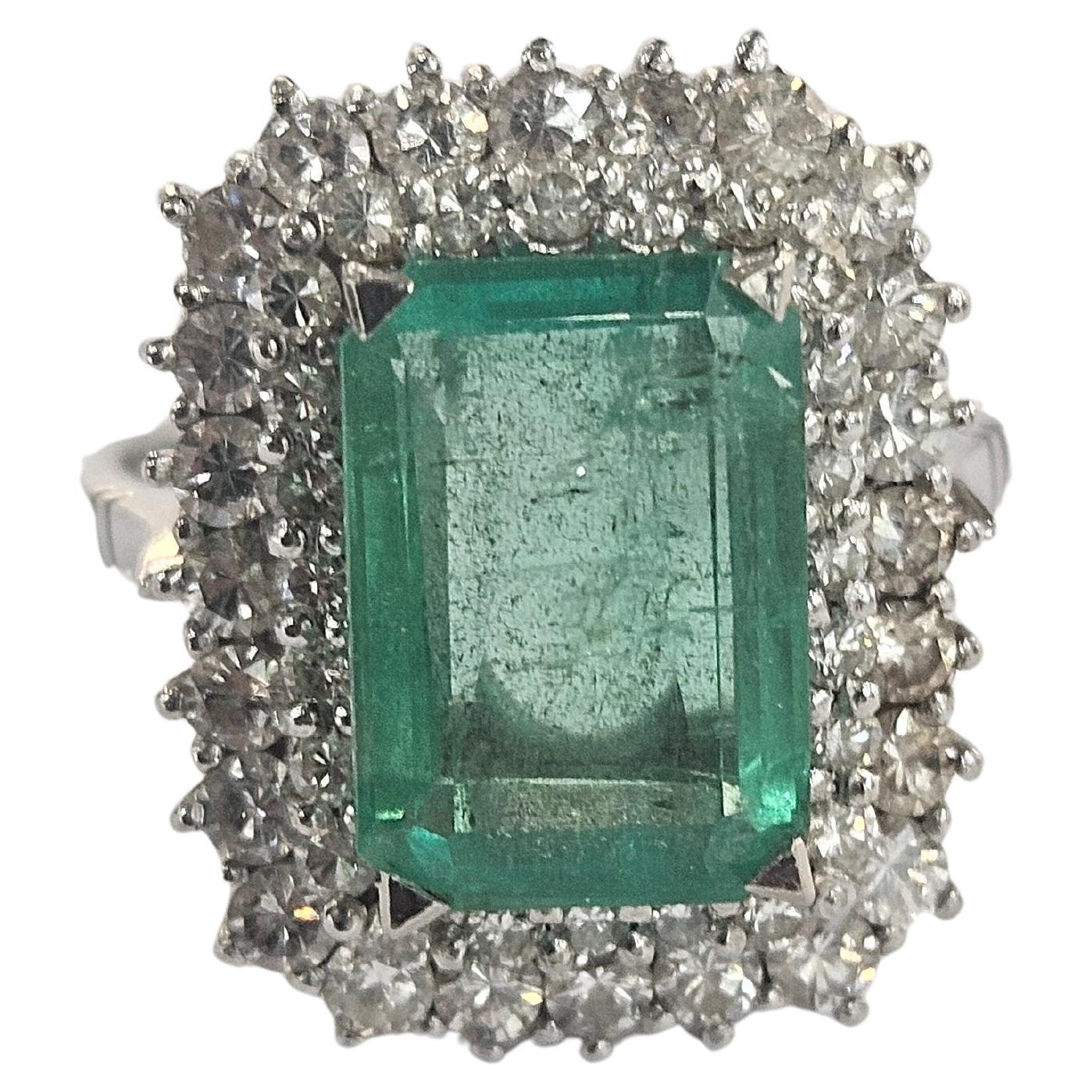 Bague Cluster Emeraude Naturelle Colombie Certifiée HRD 3.45 Cts. Or blanc 18 carats Bon état - En vente à MADRID, ES