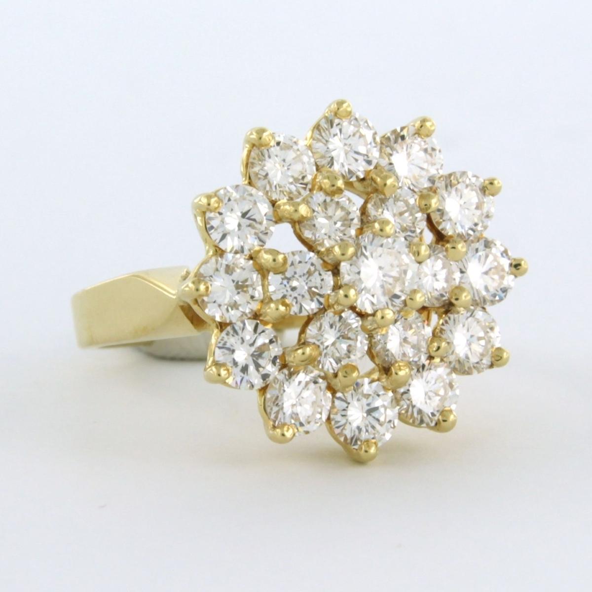 Modern Cluster ring set with diamonds up to 2.30ct. 18k yellow gold For Sale