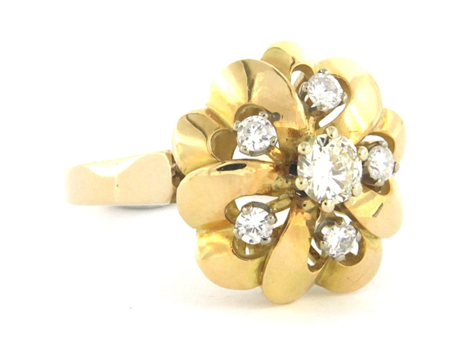 Cluster-Ring mit Diamanten im Brillantschliff bis zu 0,45 Karat 14k Gelbgold 5,7 Gramm (Moderne) im Angebot