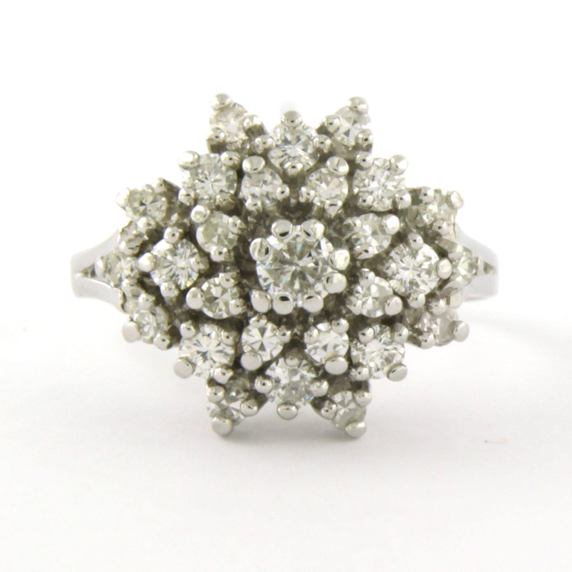 Entourage-Ring aus 14k Weißgold, besetzt mit Diamanten im Brillantschliff (bis zu 1,00ct) - F/G - VS/SI - Ringgröße US 6.75 - EU 17.25 (54)

ausführliche Beschreibung

die Oberseite des Rings ist 1,4 cm breit und 9,3 mm hoch

Gewicht 4,5