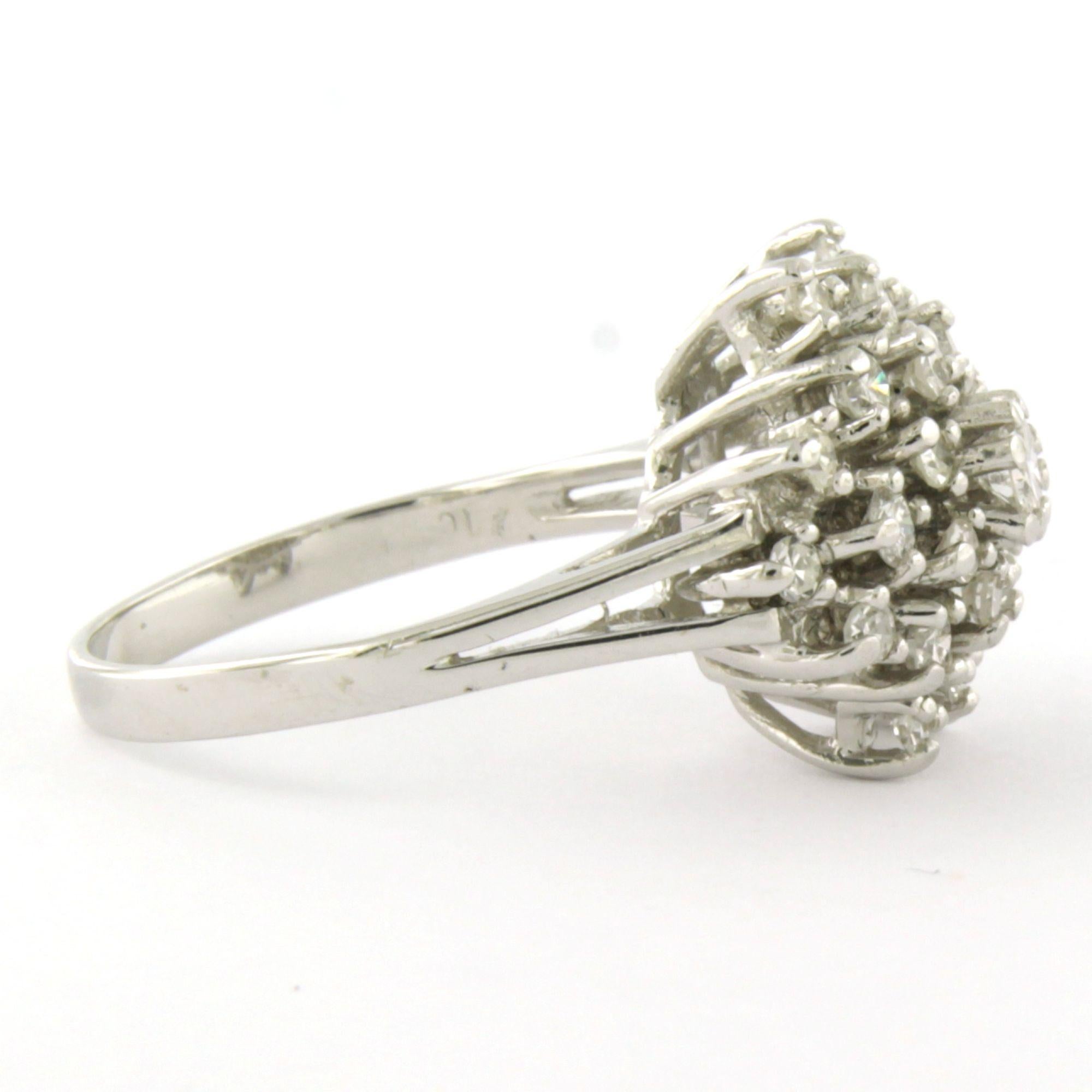 Cluster-Ring mit Diamanten im Brillantschliff bis zu 1,00ct 4,5 Gramm 14k Weißgold (Moderne) im Angebot