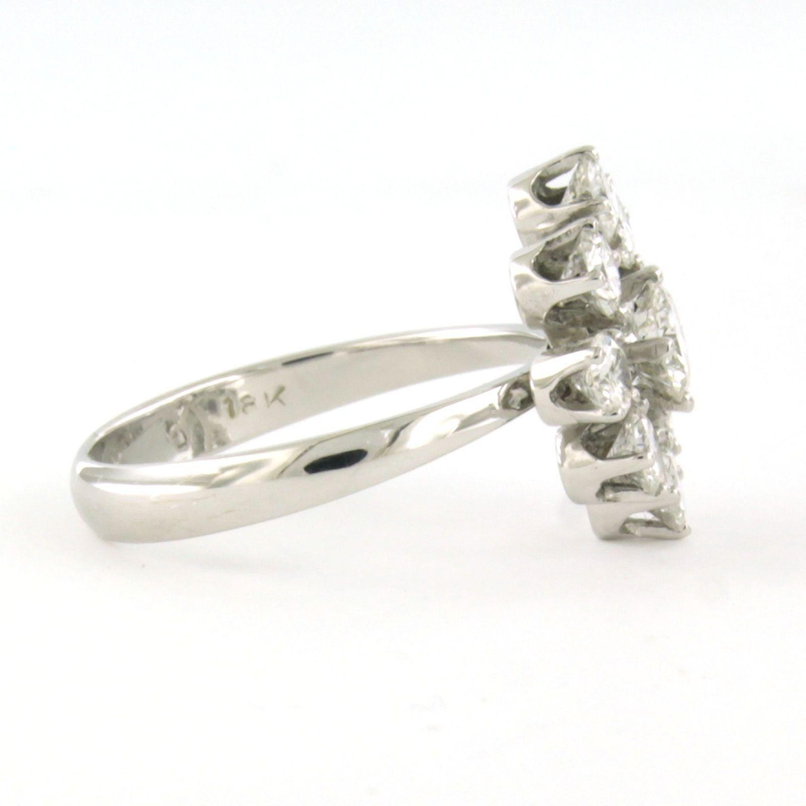 Cluster-Ring mit Diamanten im Brillantschliff bis zu 1,60ct - 4.1 Gramm - 18k Gold (Moderne) im Angebot