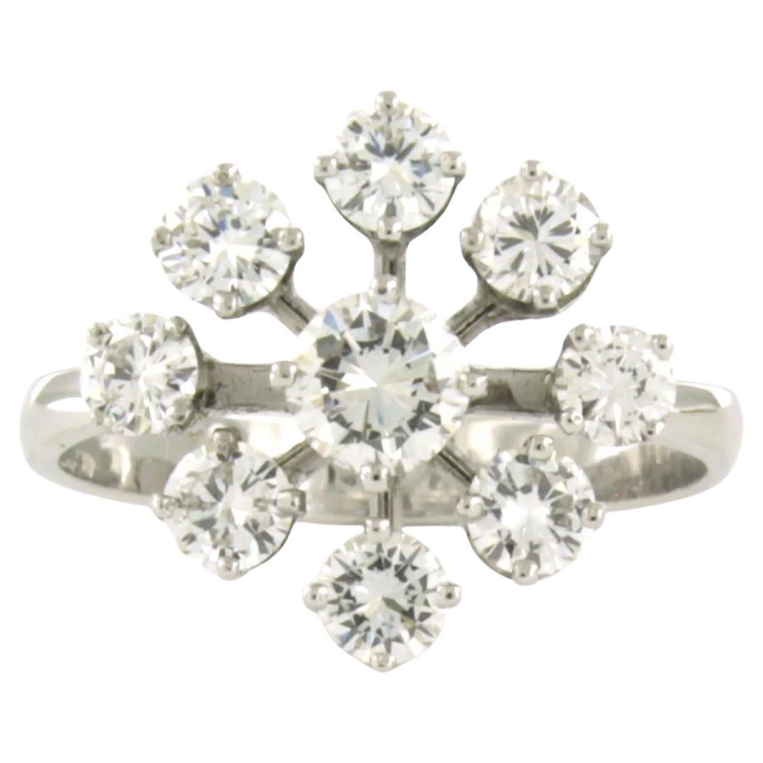 Cluster ring with brilliant cut diamonds up to 1.60ct - 4.1 grams - 18k gold