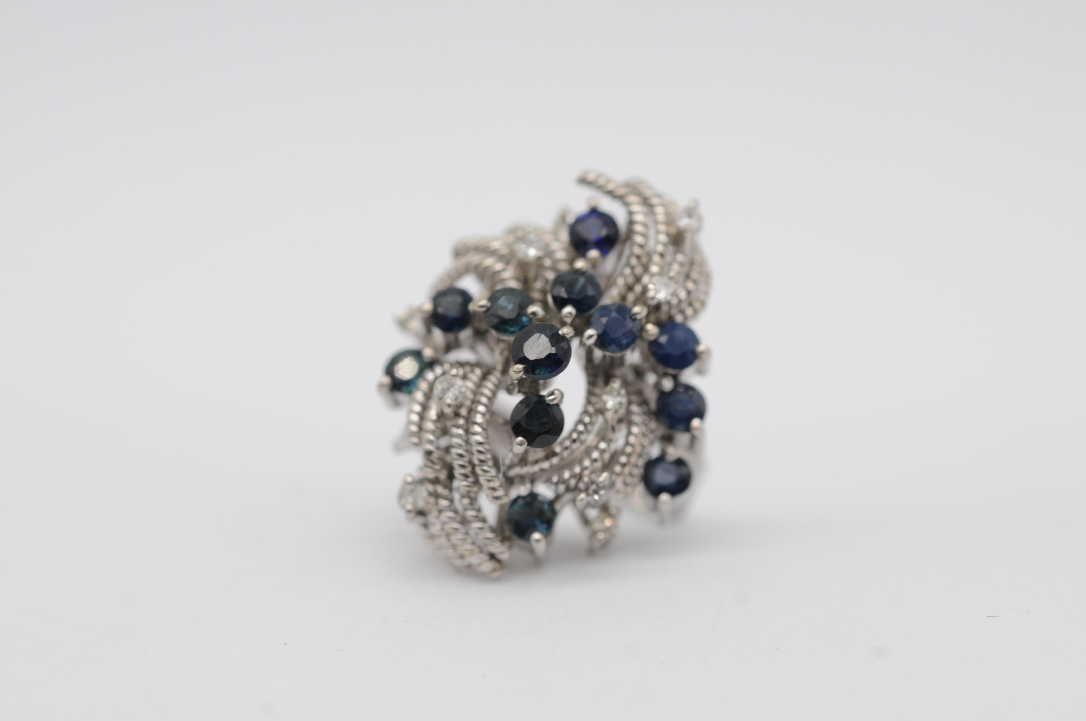 18 Karat Weißgold Cluster-Ring mit Saphiren im Brillantschliff und Diamanten im Angebot 5