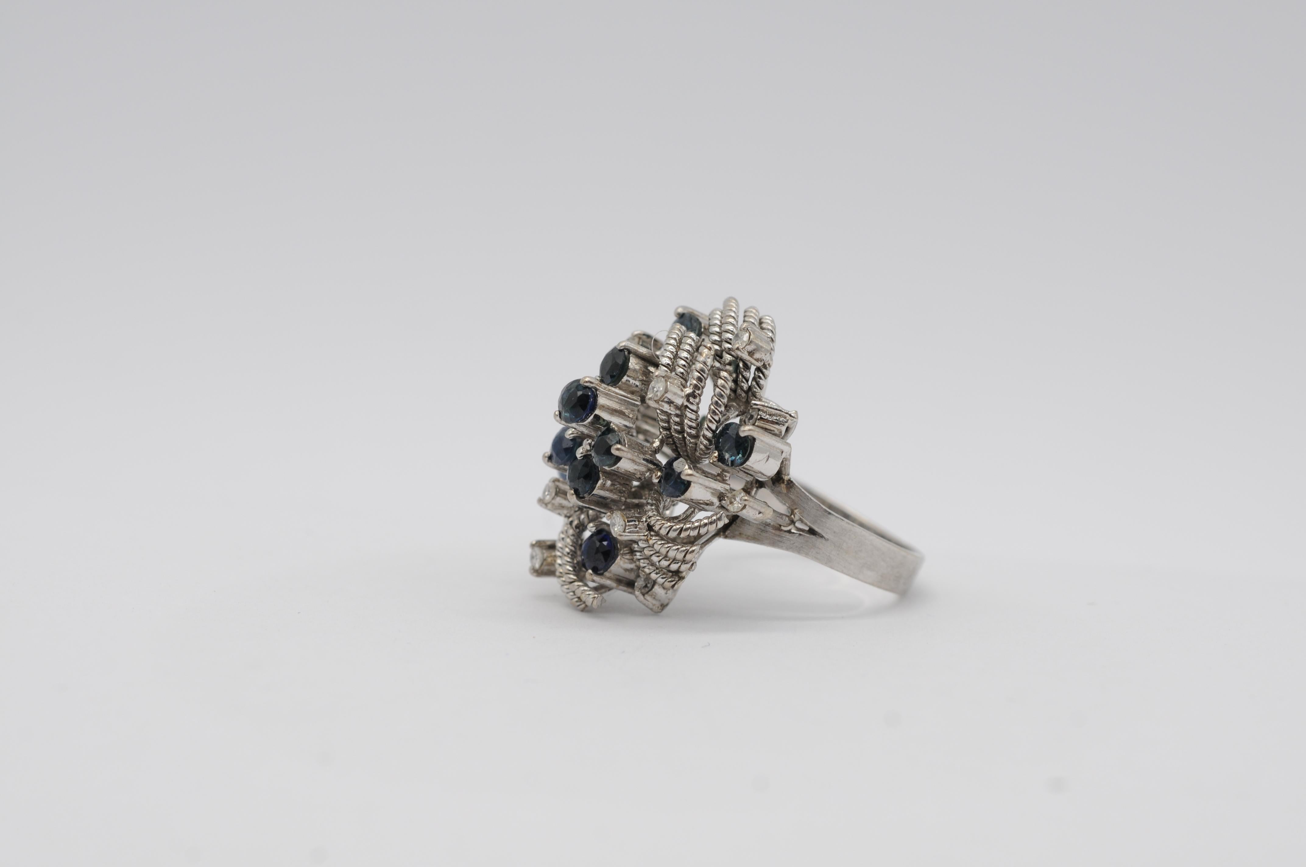 18 Karat Weißgold Cluster-Ring mit Saphiren im Brillantschliff und Diamanten im Angebot 7