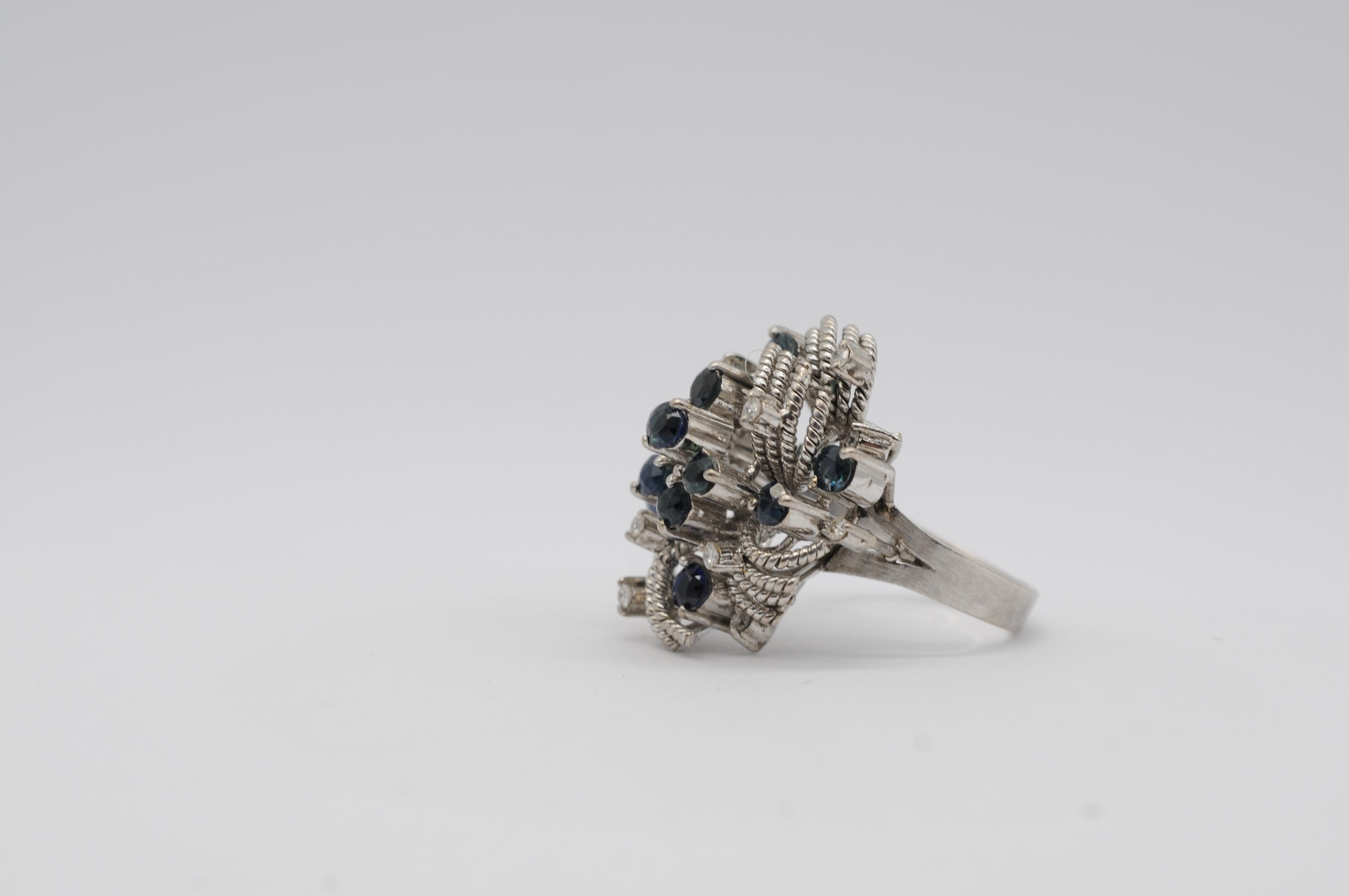 18 Karat Weißgold Cluster-Ring mit Saphiren im Brillantschliff und Diamanten im Angebot 8