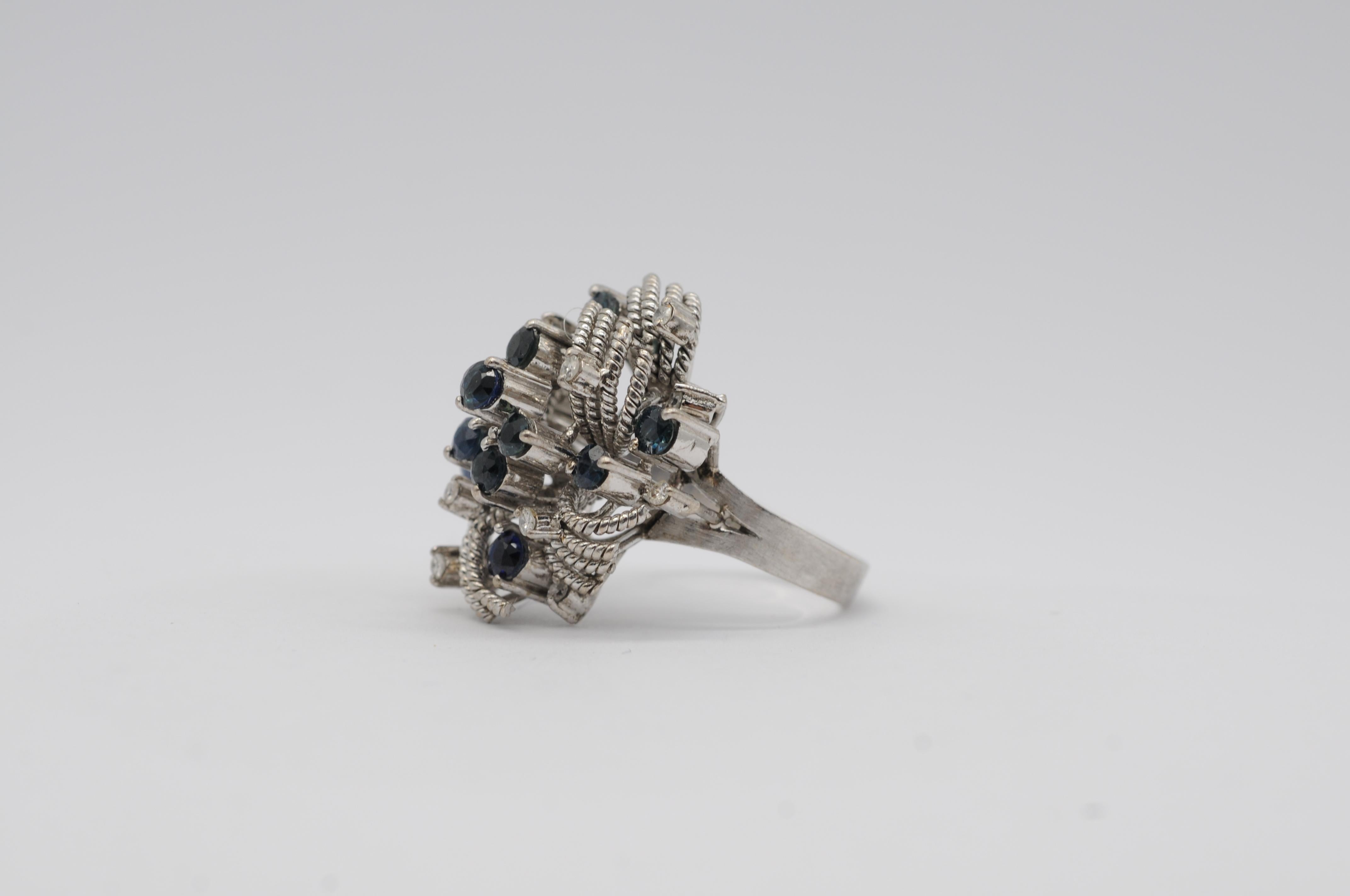 18 Karat Weißgold Cluster-Ring mit Saphiren im Brillantschliff und Diamanten im Angebot 9