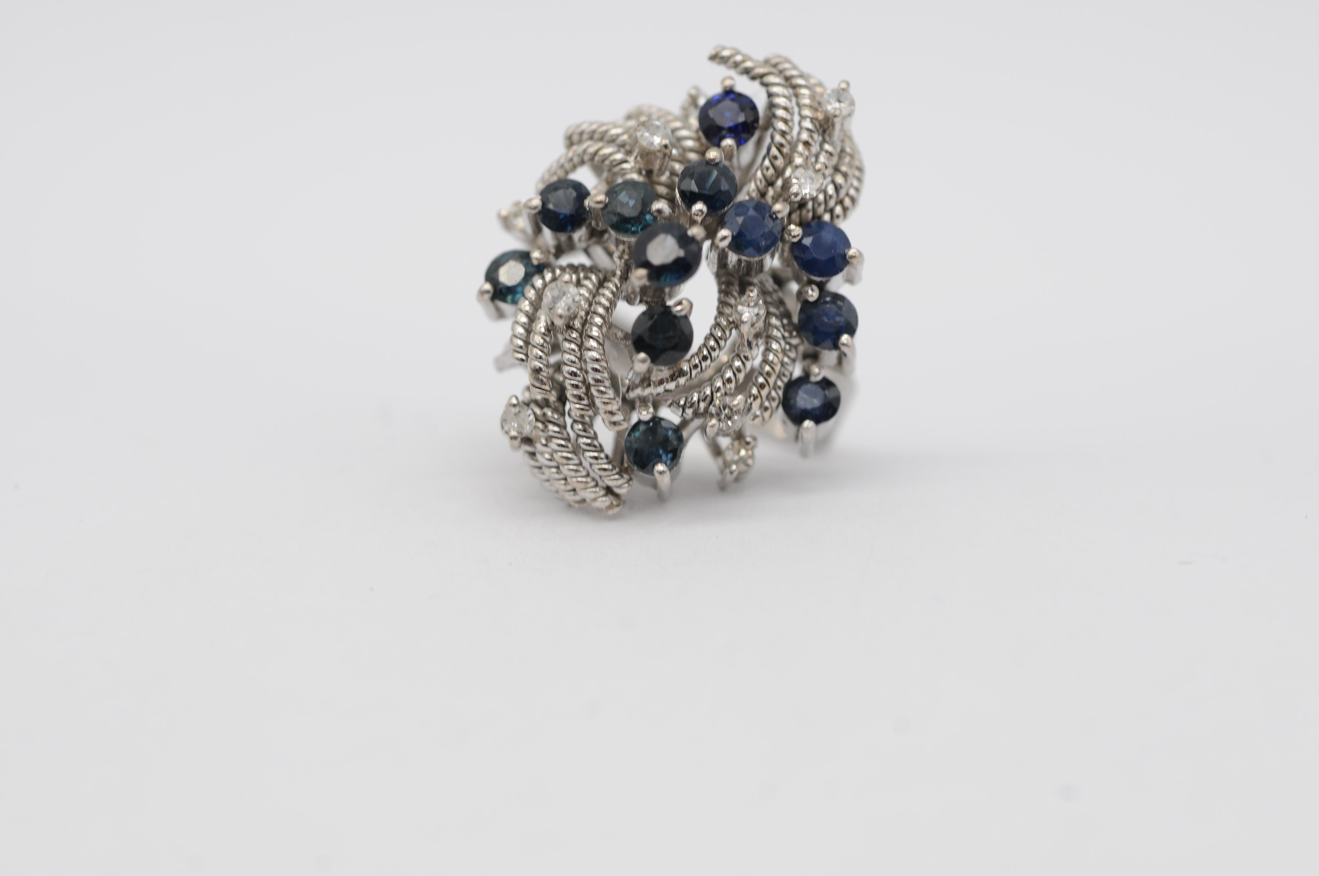 18 Karat Weißgold Cluster-Ring mit Saphiren im Brillantschliff und Diamanten im Angebot 2