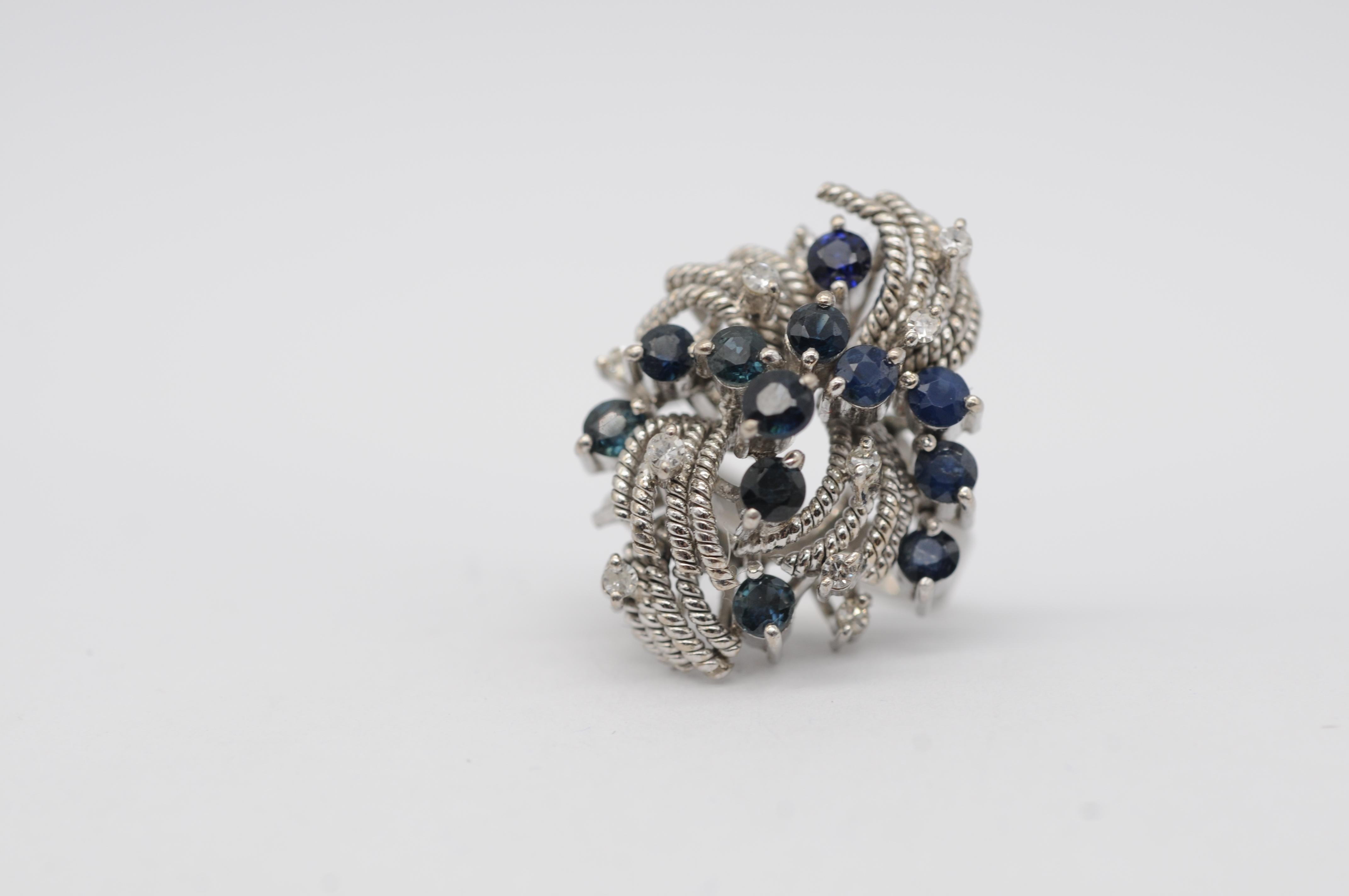 18 Karat Weißgold Cluster-Ring mit Saphiren im Brillantschliff und Diamanten im Angebot 3