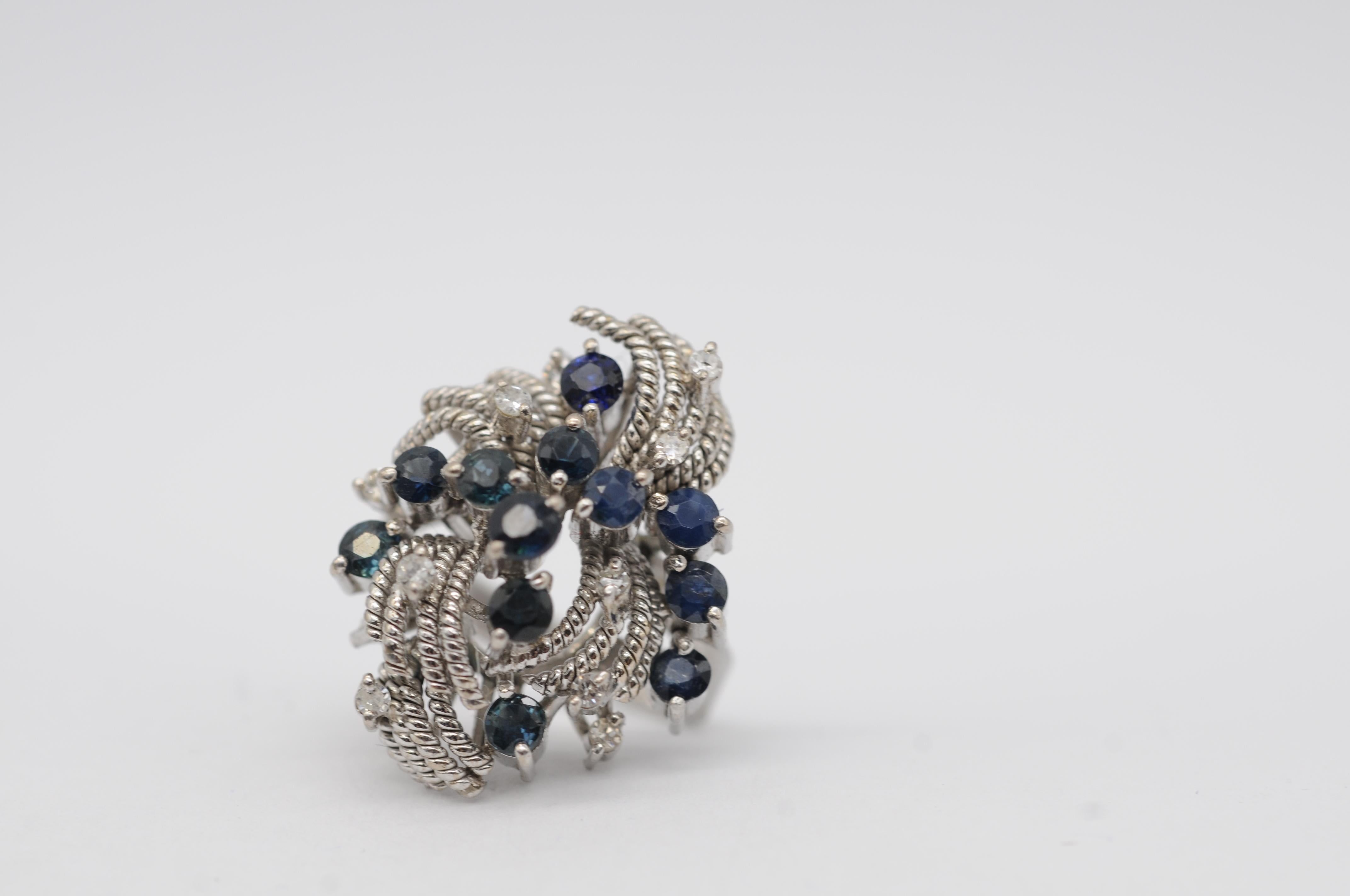 18 Karat Weißgold Cluster-Ring mit Saphiren im Brillantschliff und Diamanten im Angebot 4