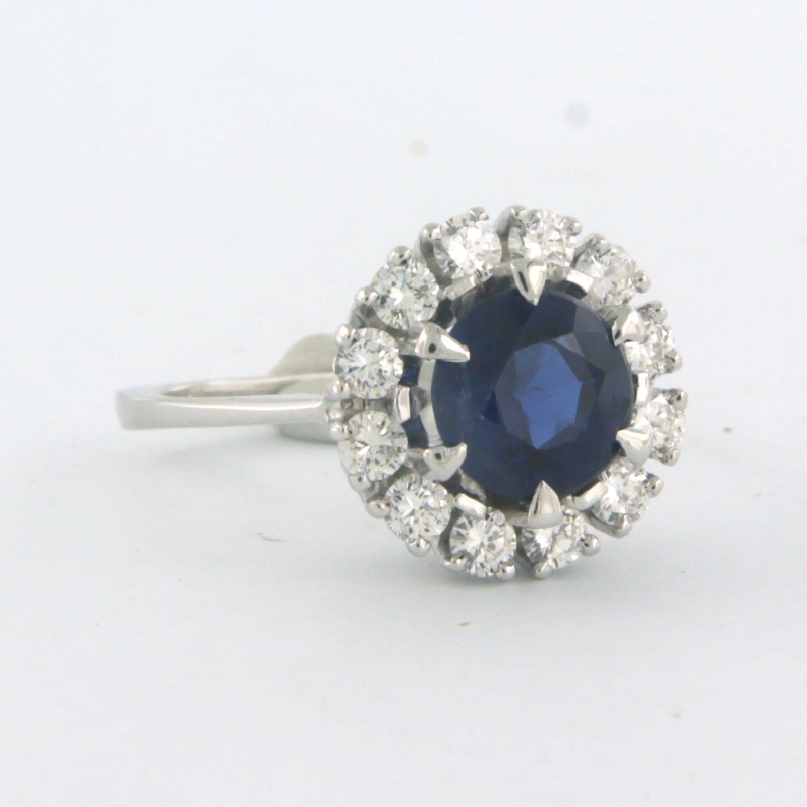 Modern Cluster ring with center stone Sapphire and arround diamonds 18k white gold For Sale