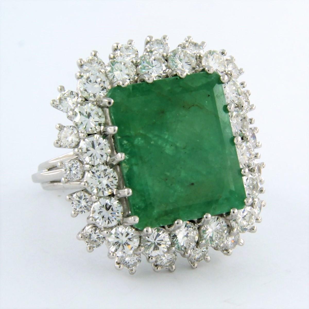 Modern Cluster ring with centre stone emerald 5.00ct and diamonds 14k white gold For Sale