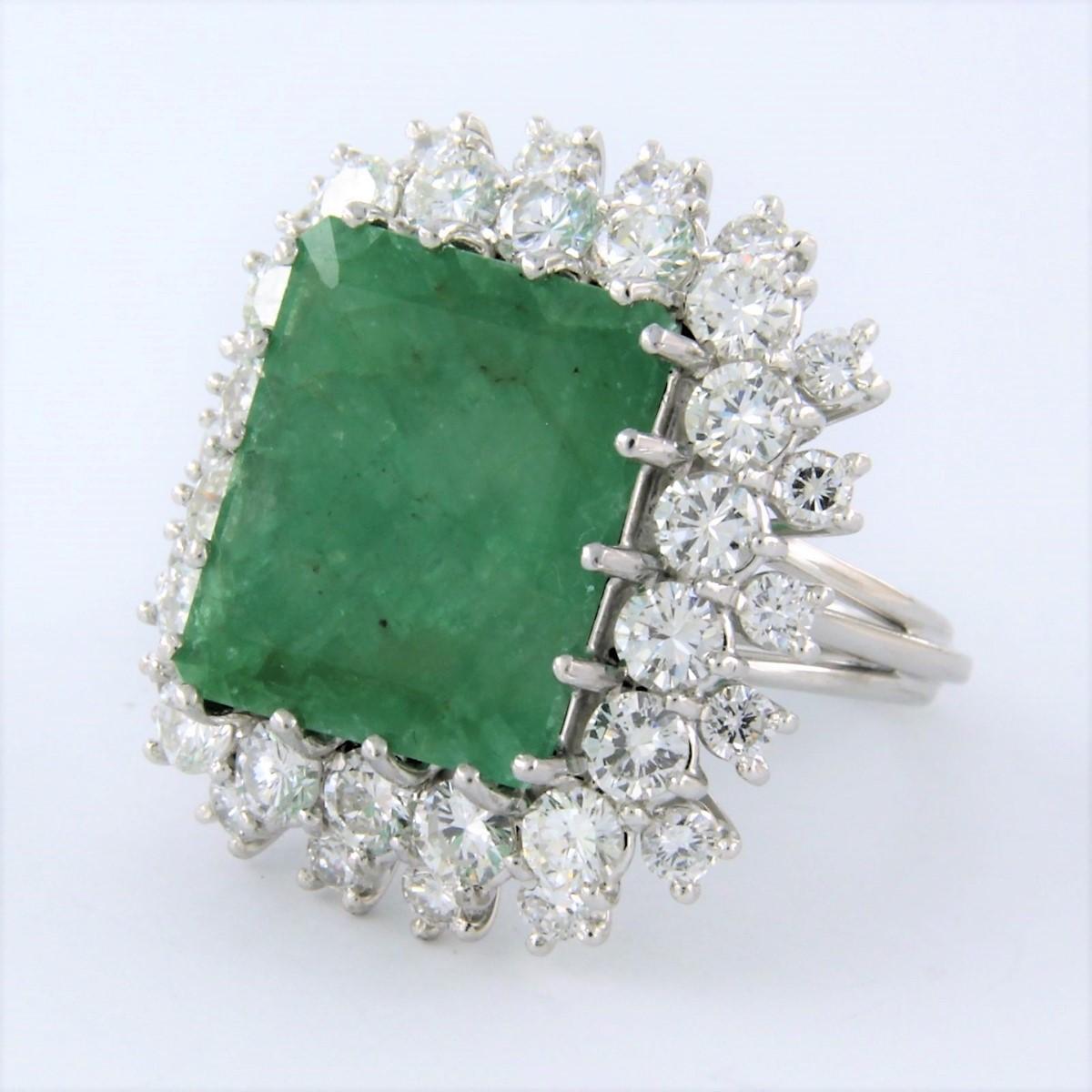 Emerald Cut Cluster ring with centre stone emerald 5.00ct and diamonds 14k white gold For Sale